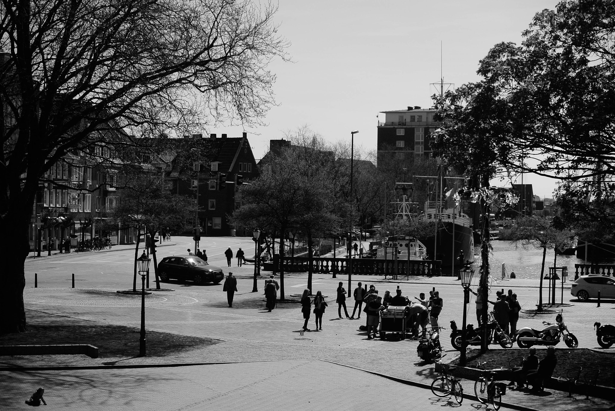 Nikon 1 Nikkor VR 30-110mm F3.8-5.6 sample photo. Sunday afternoon in emden photography