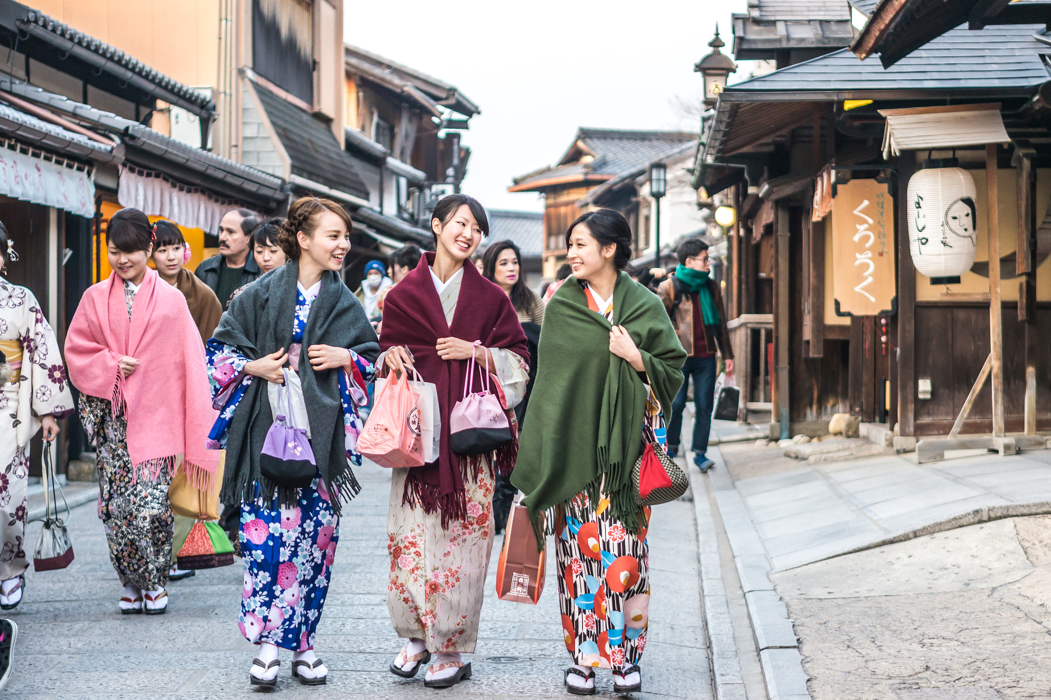 Panasonic Lumix DMC-G5 + Olympus M.Zuiko Digital 45mm F1.8 sample photo. The smiling geishas photography