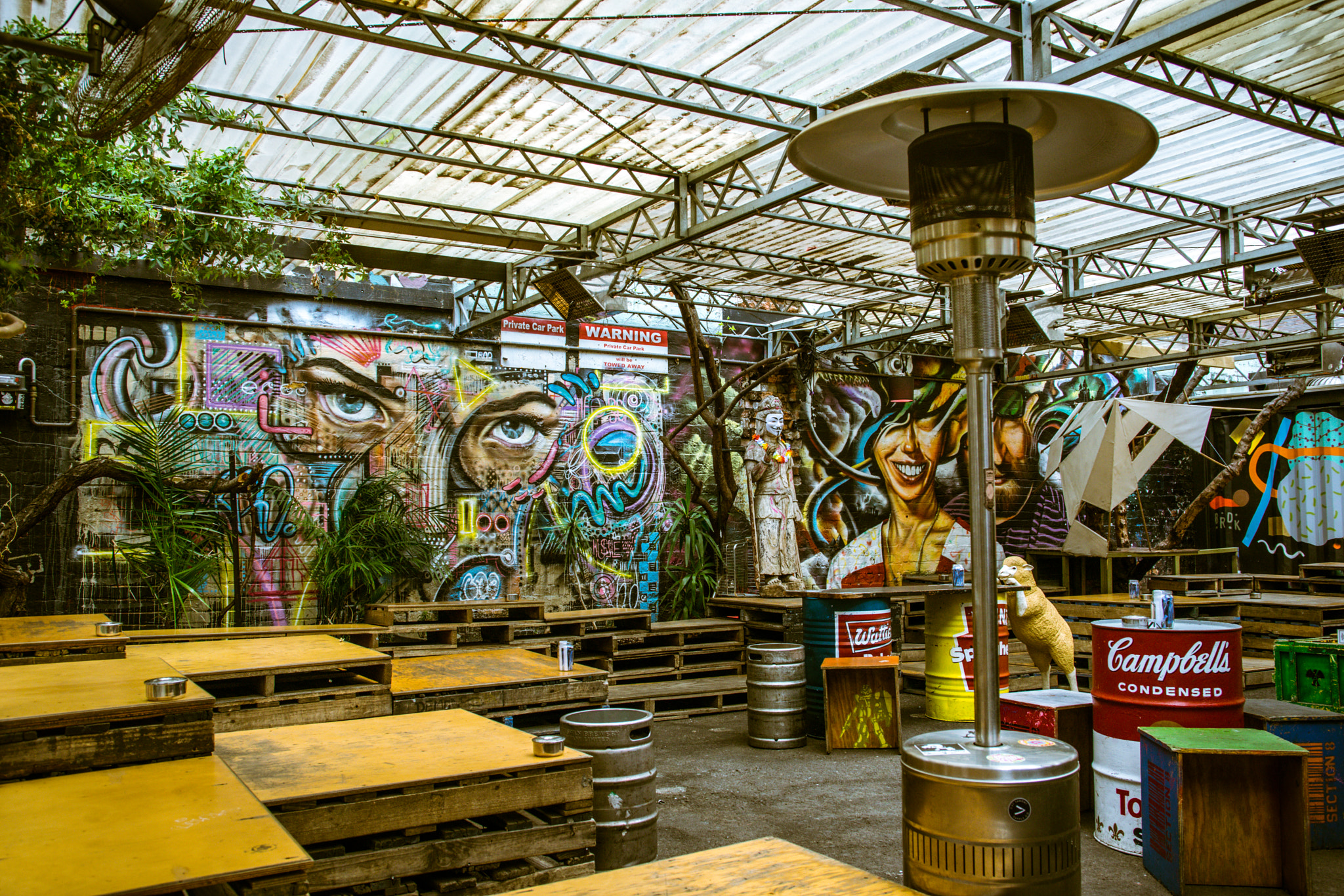 Sigma 17-70mm F2.8-4 DC Macro OS HSM | C sample photo. Section 8 bar - melbourne photography