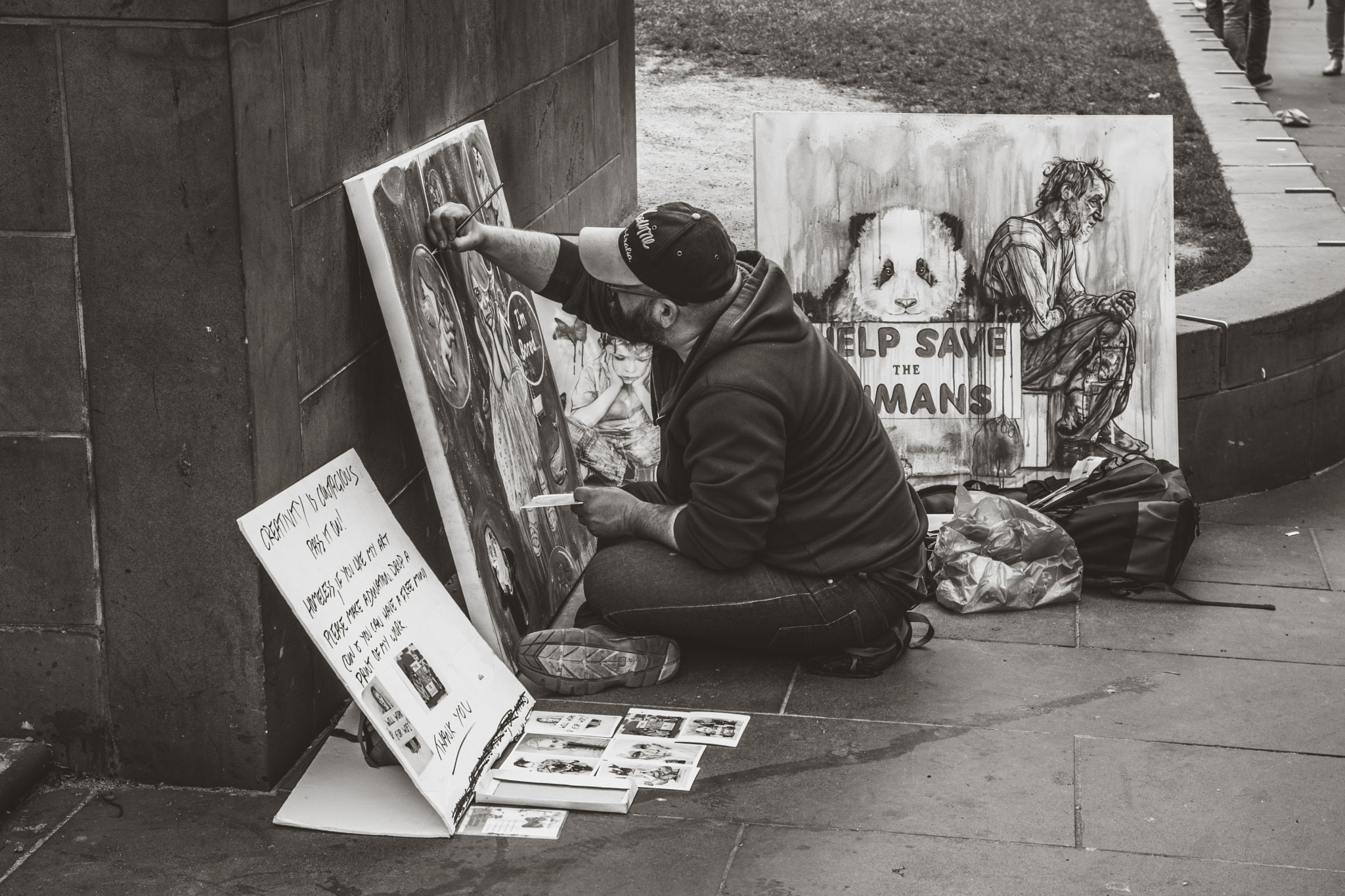 Sigma 17-70mm F2.8-4 DC Macro OS HSM | C sample photo. Street artist photography