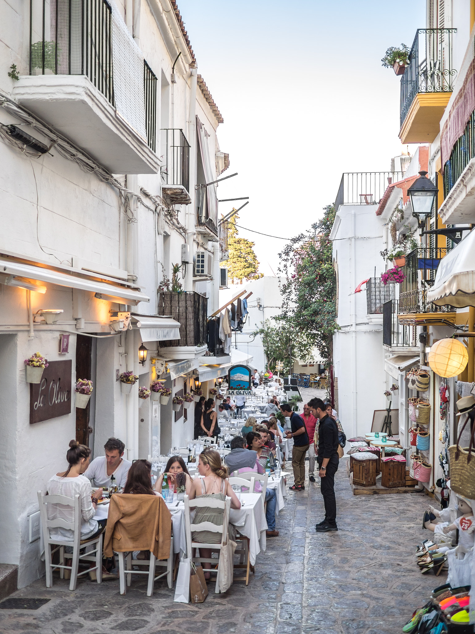 Olympus OM-D E-M1 + Panasonic Lumix G 20mm F1.7 ASPH sample photo. Old white ibiza streets photography