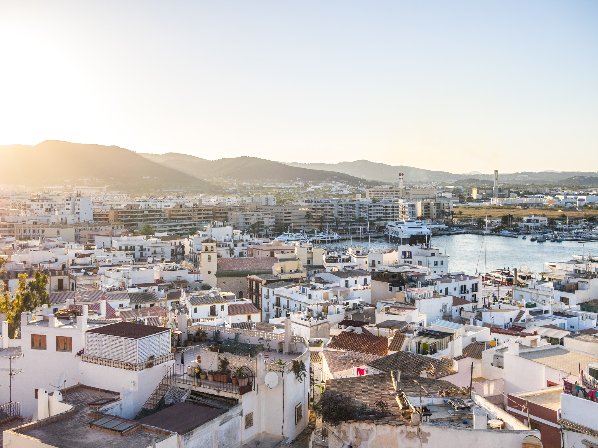 Olympus OM-D E-M1 + Panasonic Lumix G 20mm F1.7 ASPH sample photo. Sunset in ibiza photography