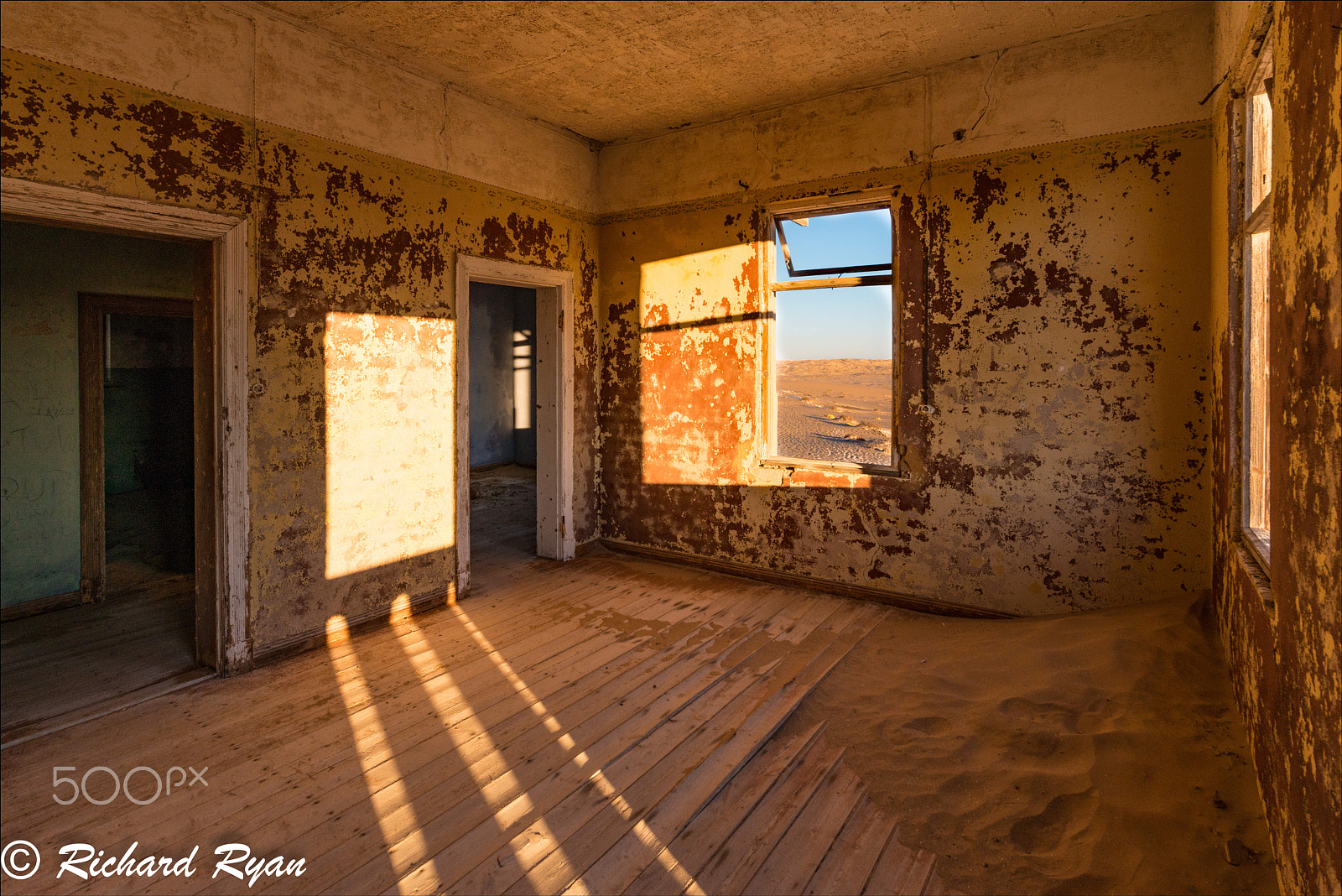 Nikon D800 + Sigma 12-24mm F4.5-5.6 II DG HSM sample photo. Kolmanskop photography