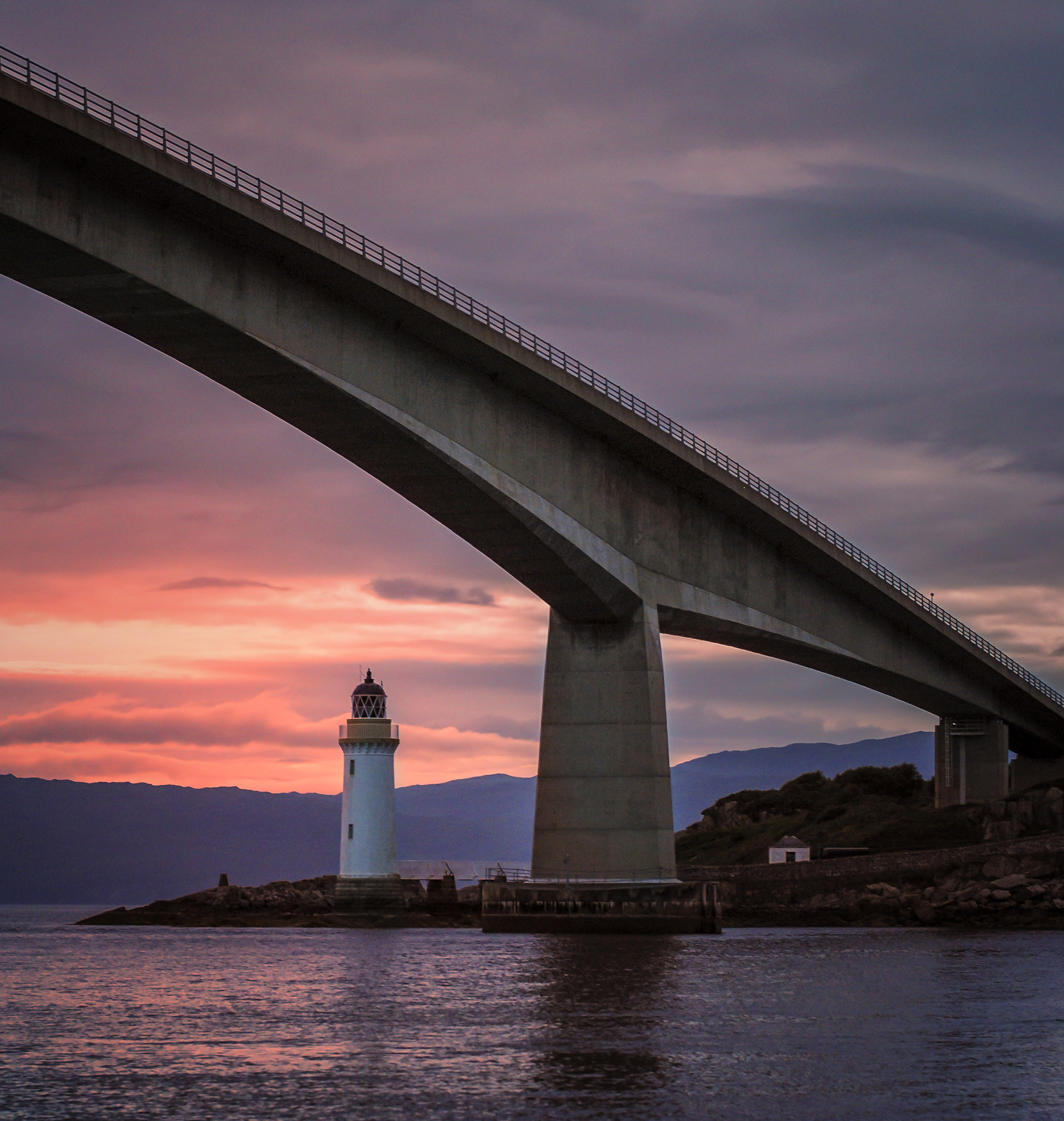 Nikon D3000 + Nikon AF-S Nikkor 50mm F1.4G sample photo. Skye bridge photography