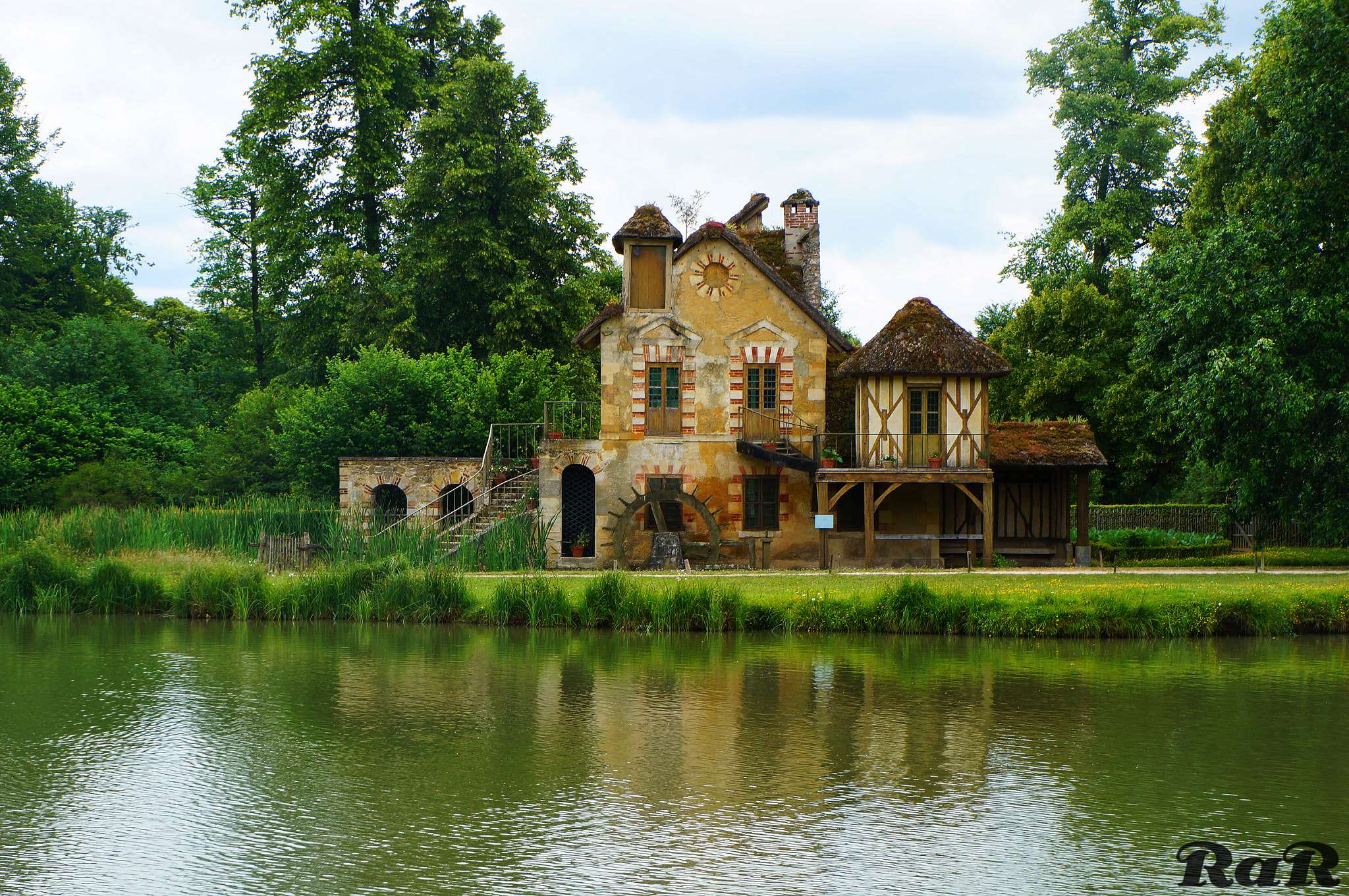 Sony E 18-55mm F3.5-5.6 OSS sample photo. Marie-antoinette's estate photography