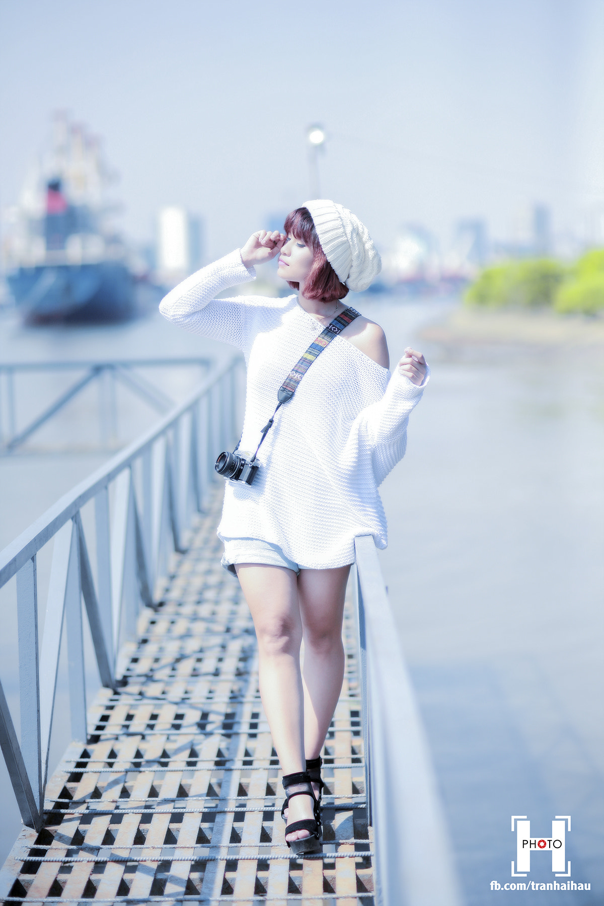 Canon EOS 5D + Canon EF 85mm F1.2L II USM sample photo. Strong girl photography