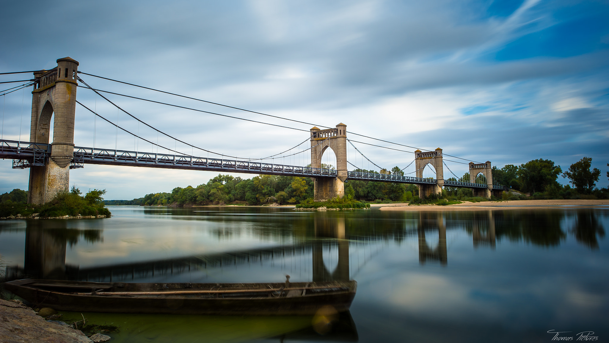 Nikon D4S + Nikon AF-S Nikkor 24mm F1.8G ED sample photo. Langeais bridge photography