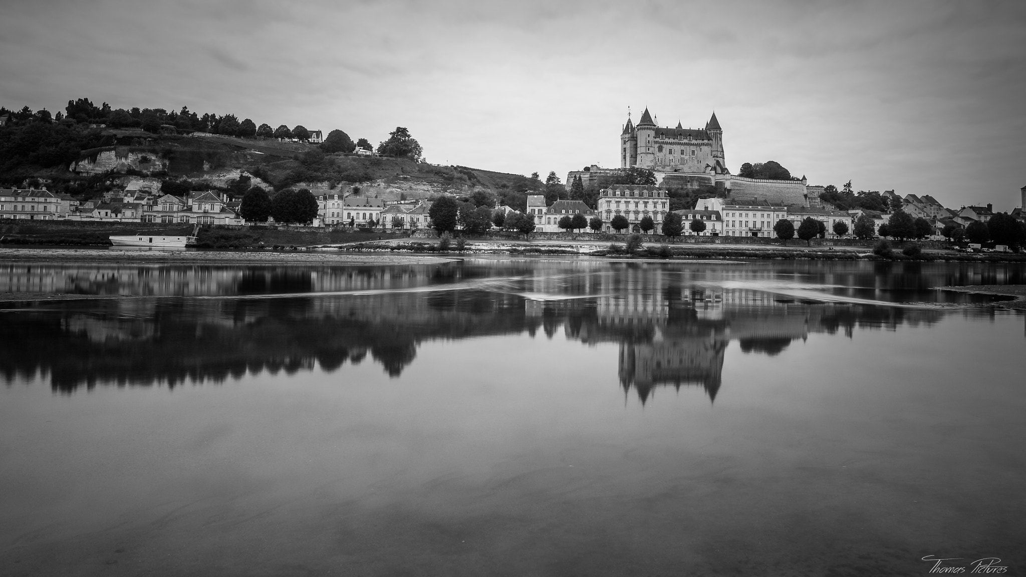 Nikon D4S + Nikon AF-S Nikkor 24mm F1.8G ED sample photo. Saumur's castle photography