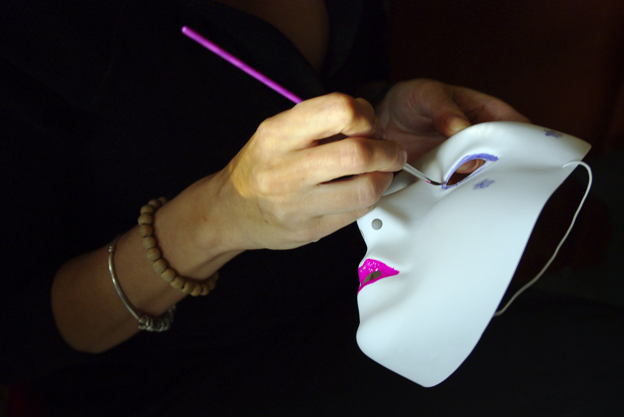 Pentax K200D sample photo. Painting a mask photography