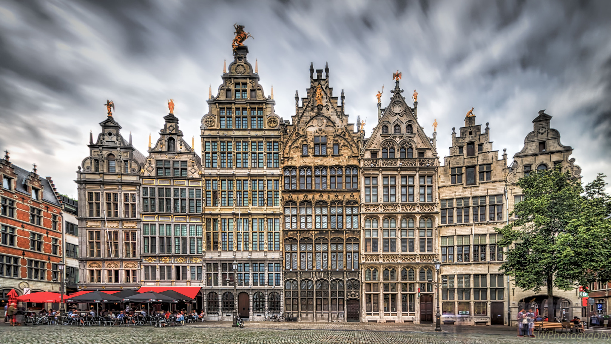 Sony a7 II + Canon EF 300mm f/2.8L sample photo. Antwerp grote markt photography