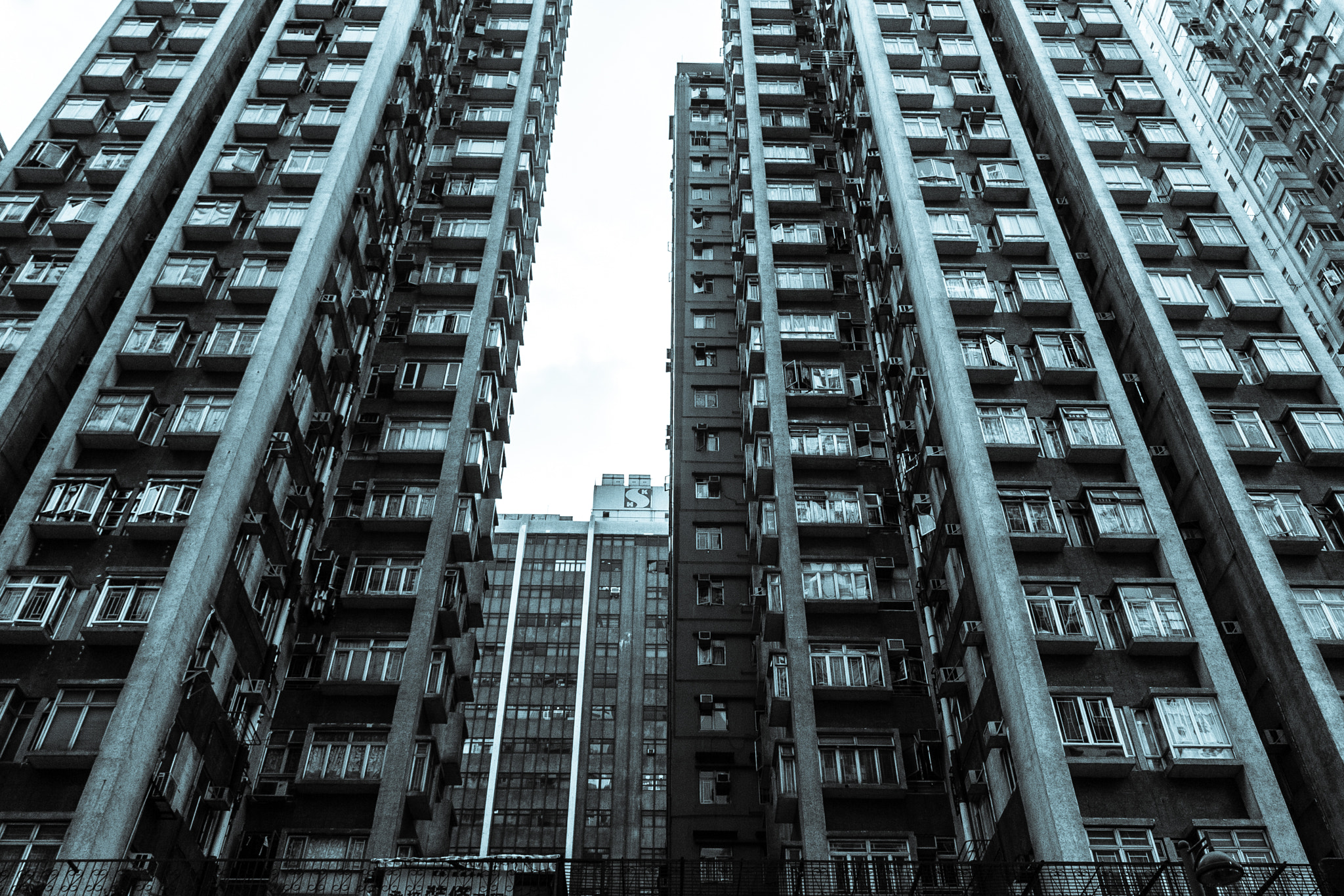Canon EOS-1D Mark II N sample photo. Hong kong living photography