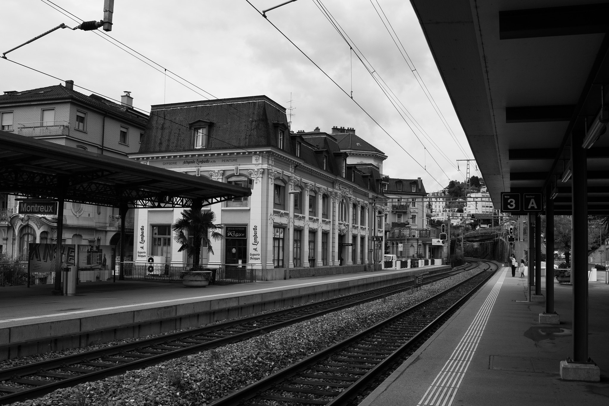Canon EOS 600D (Rebel EOS T3i / EOS Kiss X5) + Canon EF-S 18-135mm F3.5-5.6 IS STM sample photo. Montreux station photography