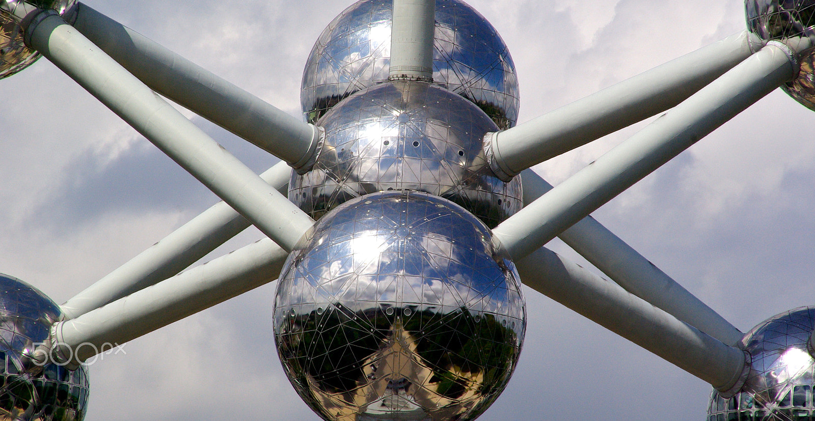 Pentax K10D sample photo. Atomium photography