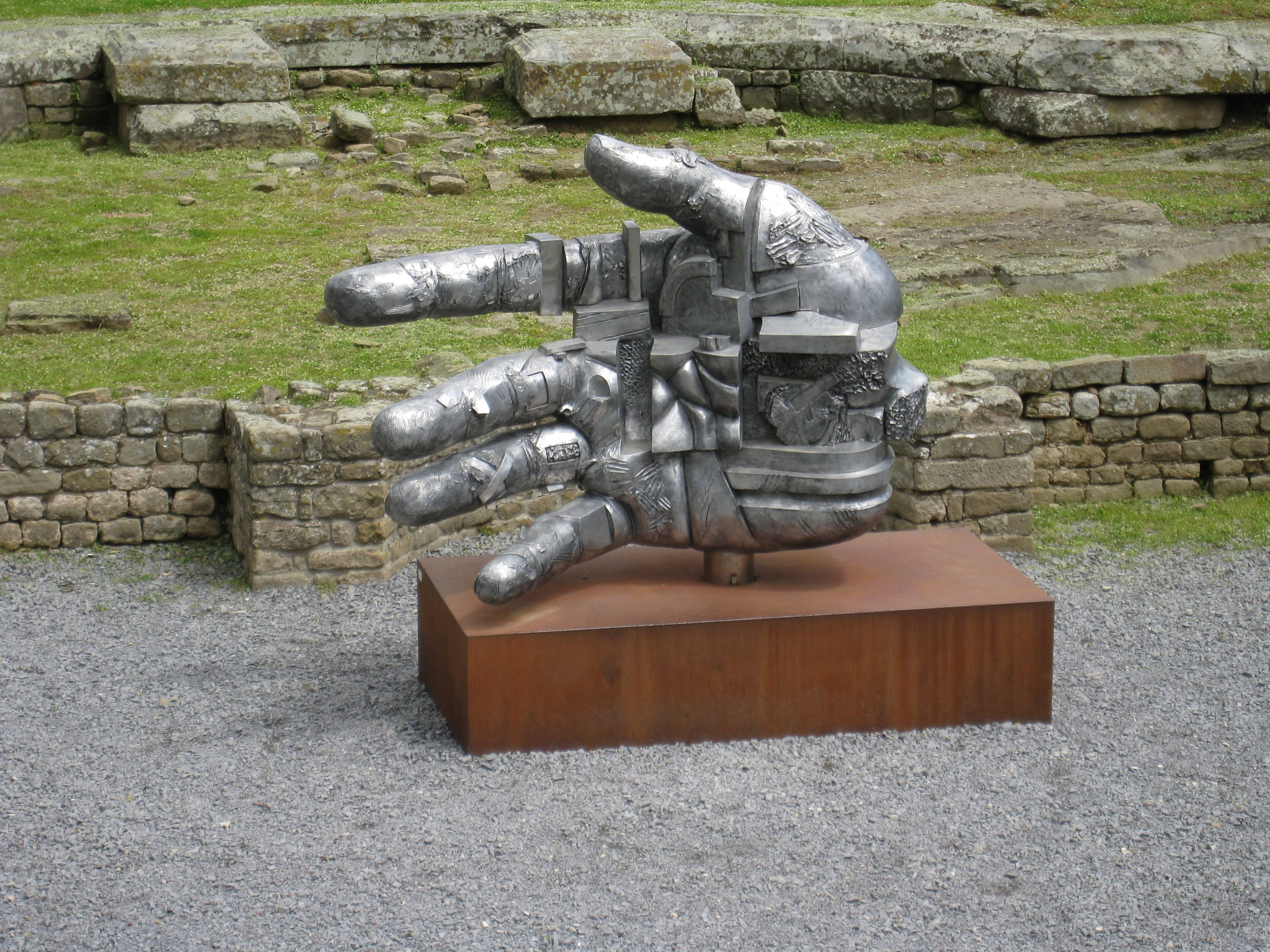 Canon DIGITAL IXUS 860 IS sample photo. Fiesole sculptures in exhibition in the amphitheatre photography