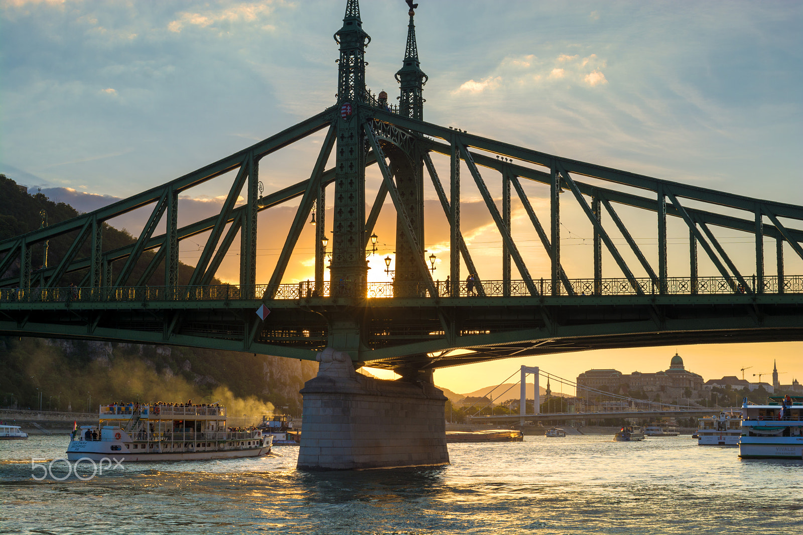 Nikon D7100 + AF Zoom-Nikkor 35-70mm f/2.8 sample photo. Passing the bridge photography