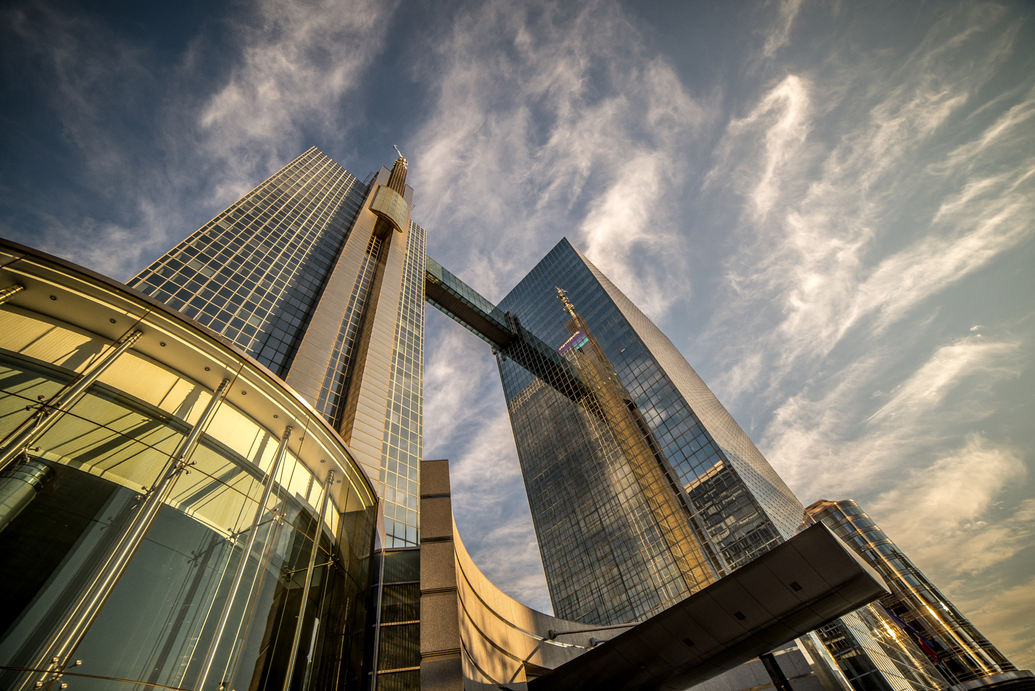 Samyang 14mm F2.8 ED AS IF UMC sample photo. Proximus bruxelles in colors photography