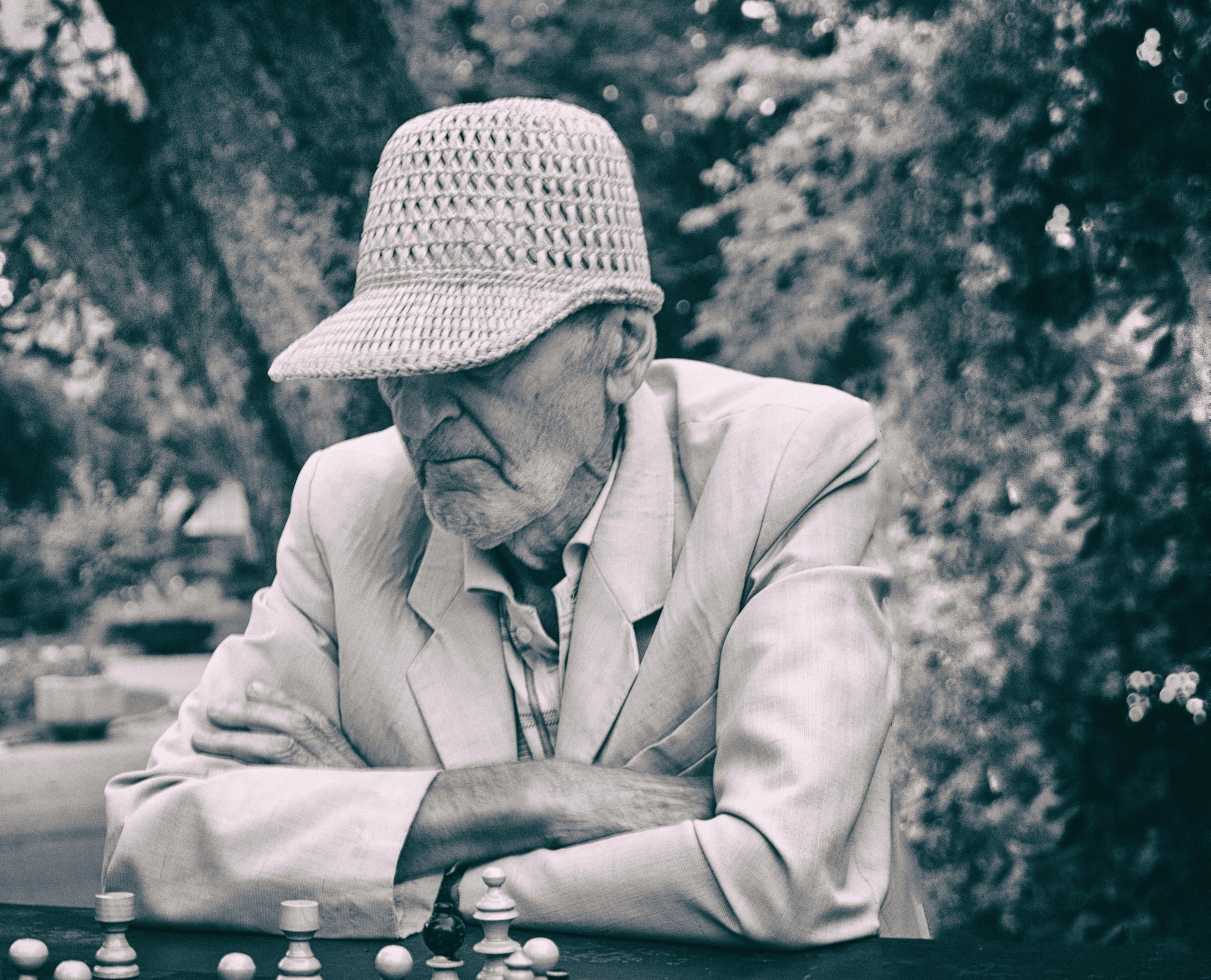 Sony Alpha DSLR-A500 sample photo. Old man playing chess photography