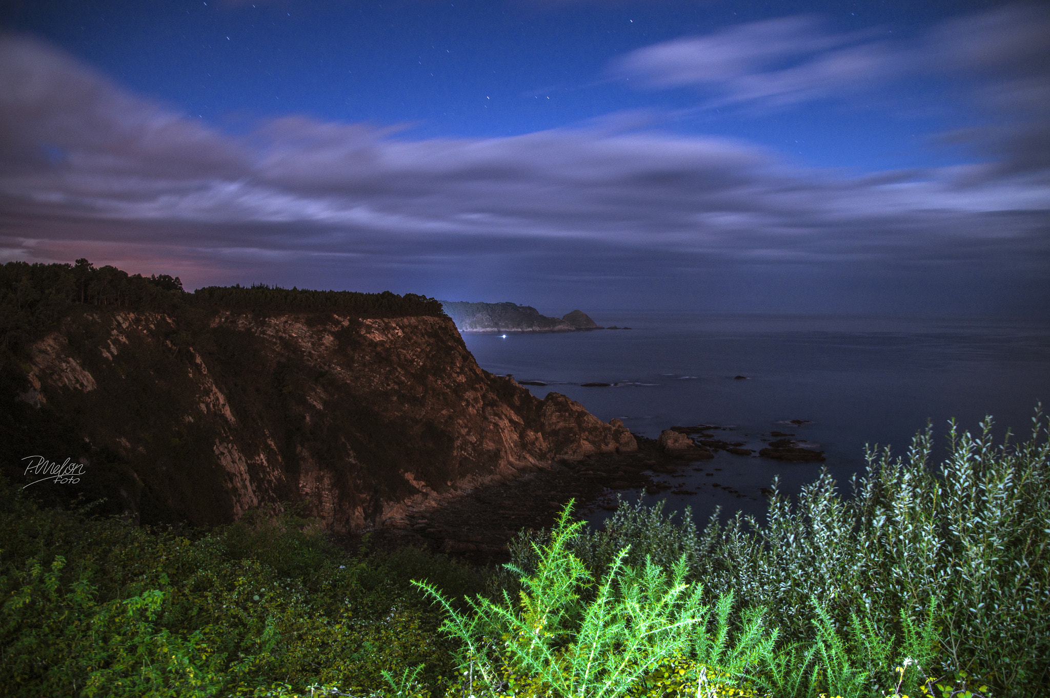 Sony SLT-A58 + Tamron 16-300mm F3.5-6.3 Di II VC PZD Macro sample photo. Cudillero de noche photography