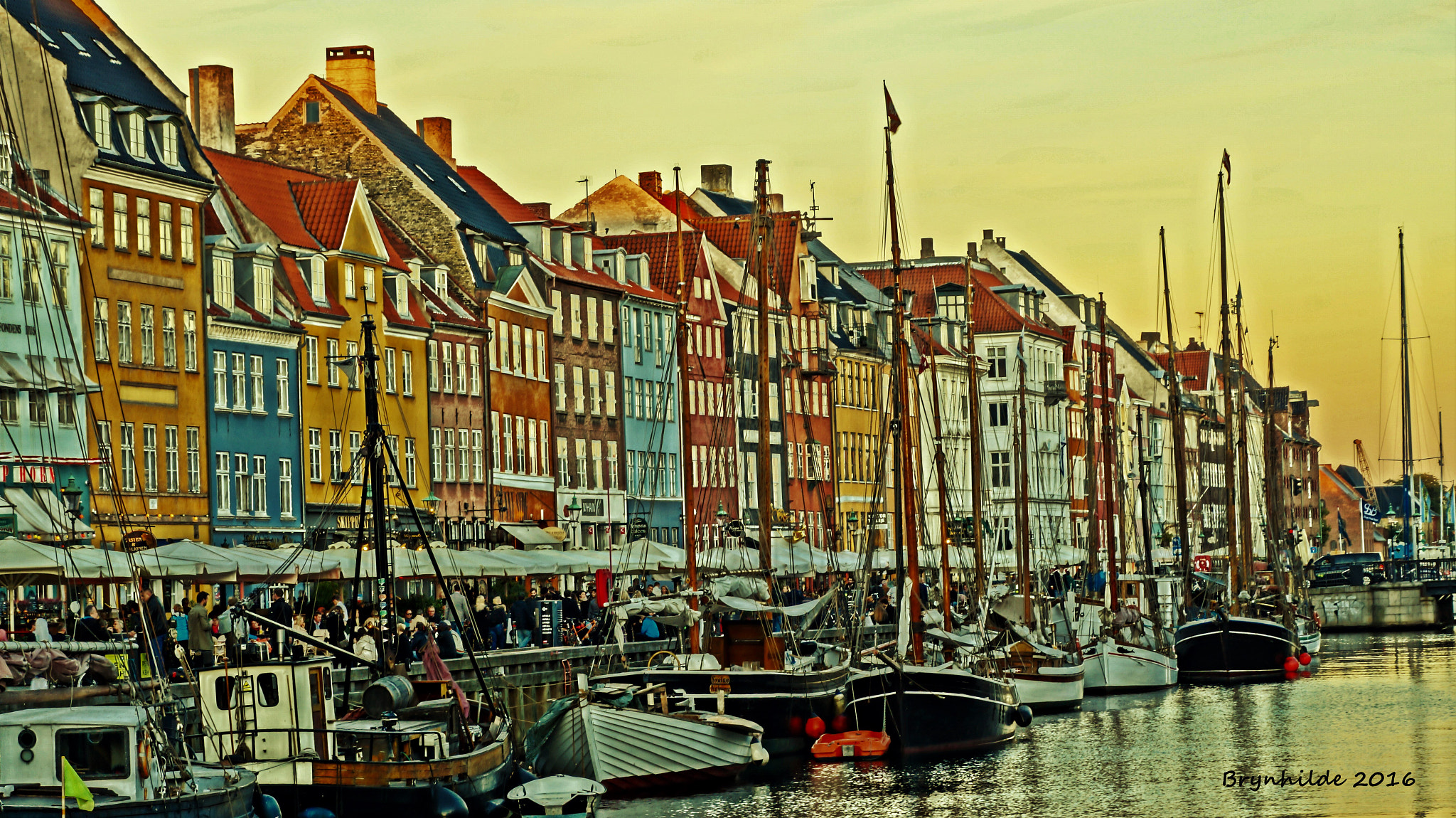 Sony DT 18-250mm F3.5-6.3 sample photo. Nyhavn copenhagen photography