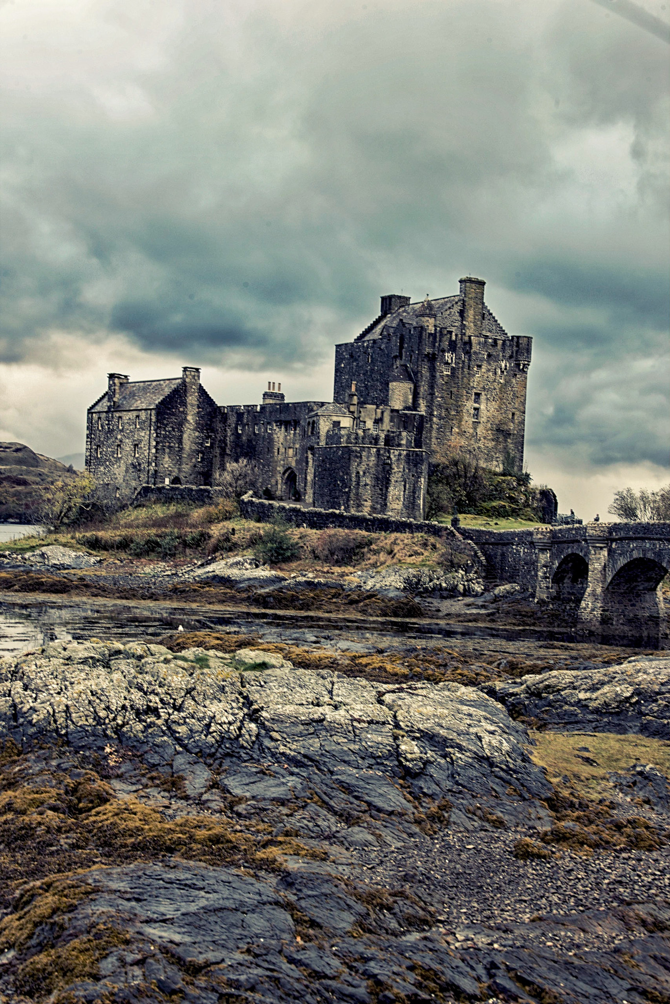 Canon EOS-1Ds Mark III sample photo. Eilean dinan castle, scotland, europe photography