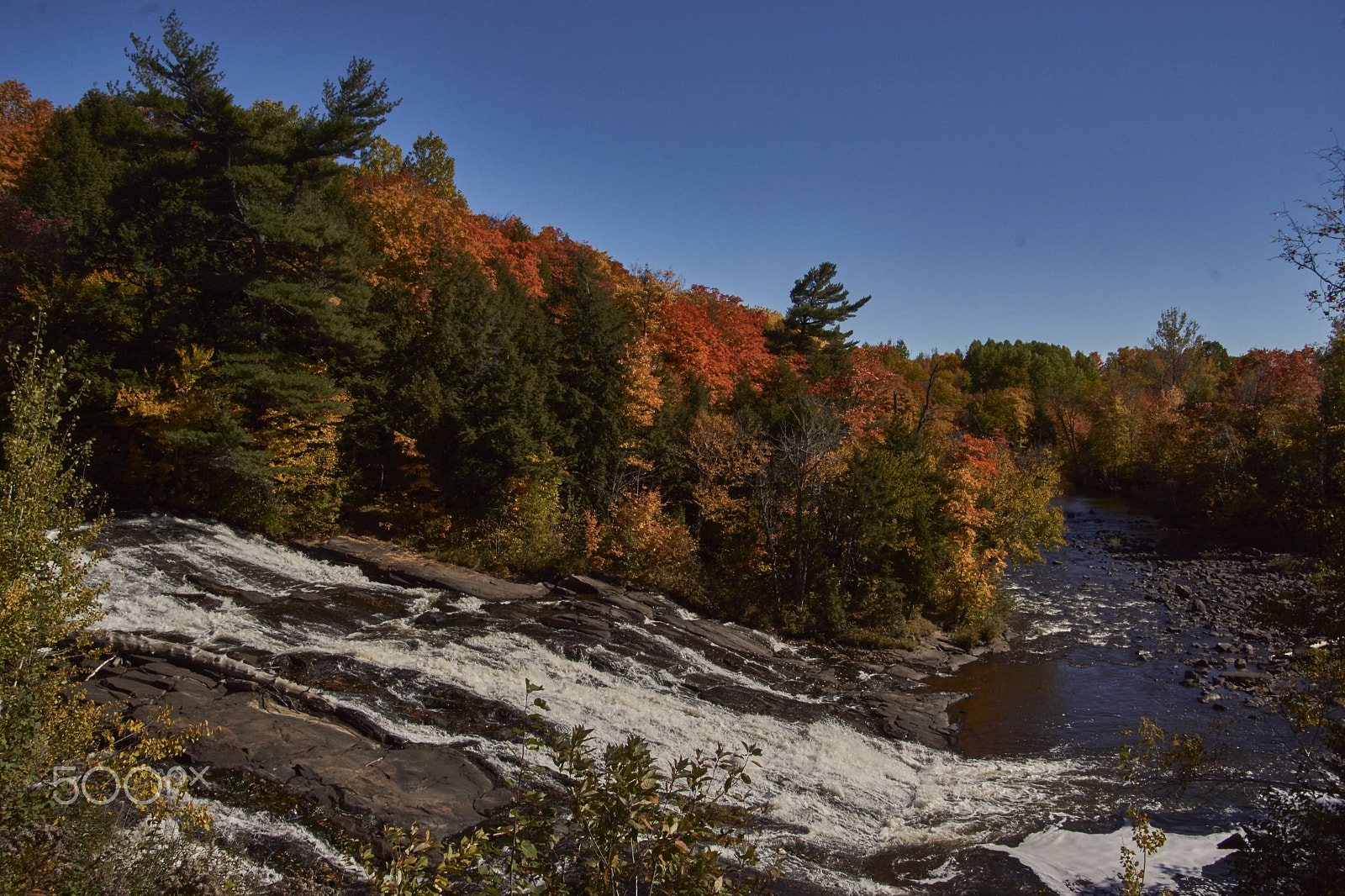 Sony SLT-A65 (SLT-A65V) + DT 18-270mm F3.5-6.3 SSM sample photo. River in autumn photography