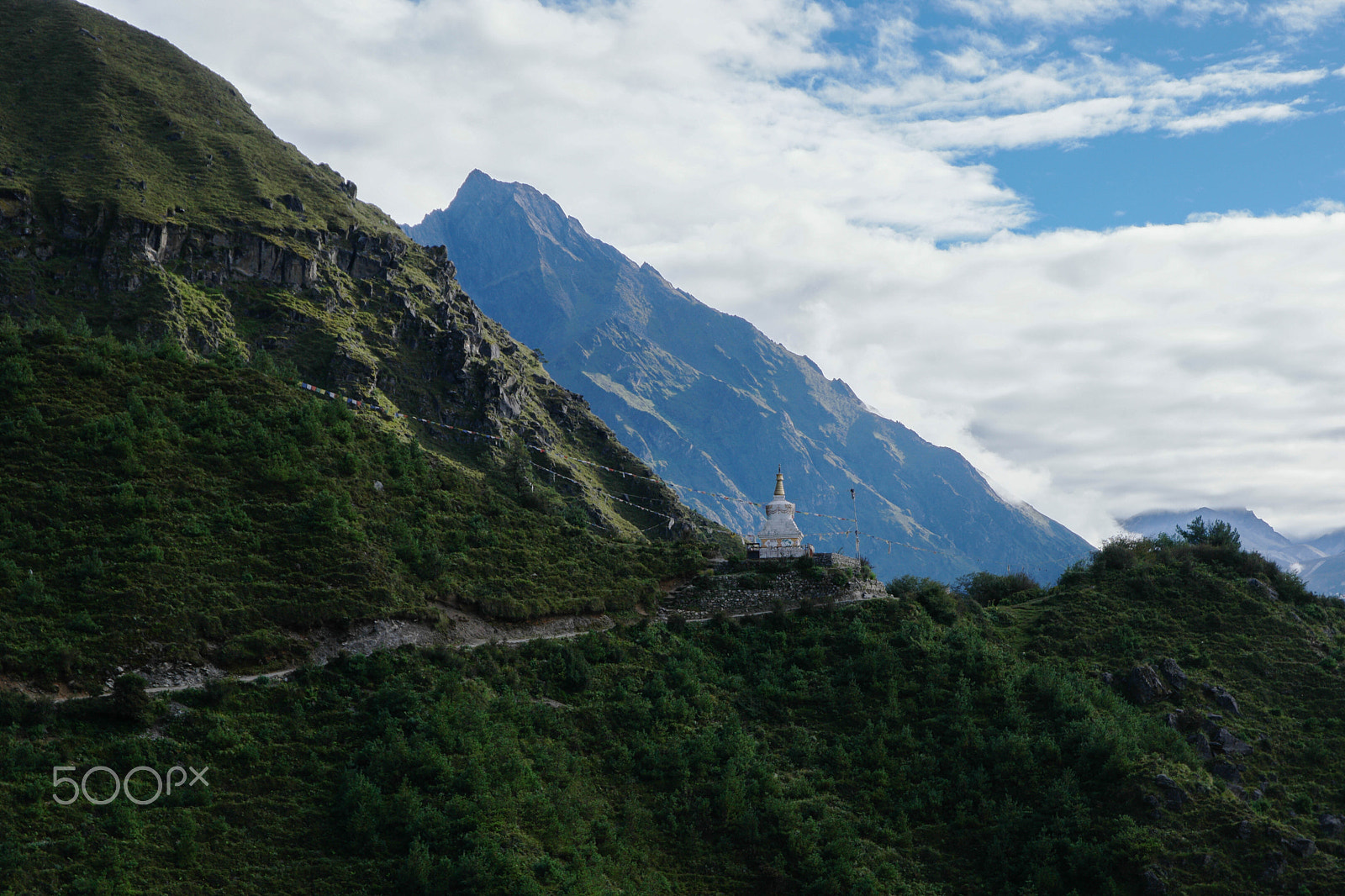 Saumsun NX 16-50mm F2-2.8 S ED OIS sample photo. A himalayan trek photography