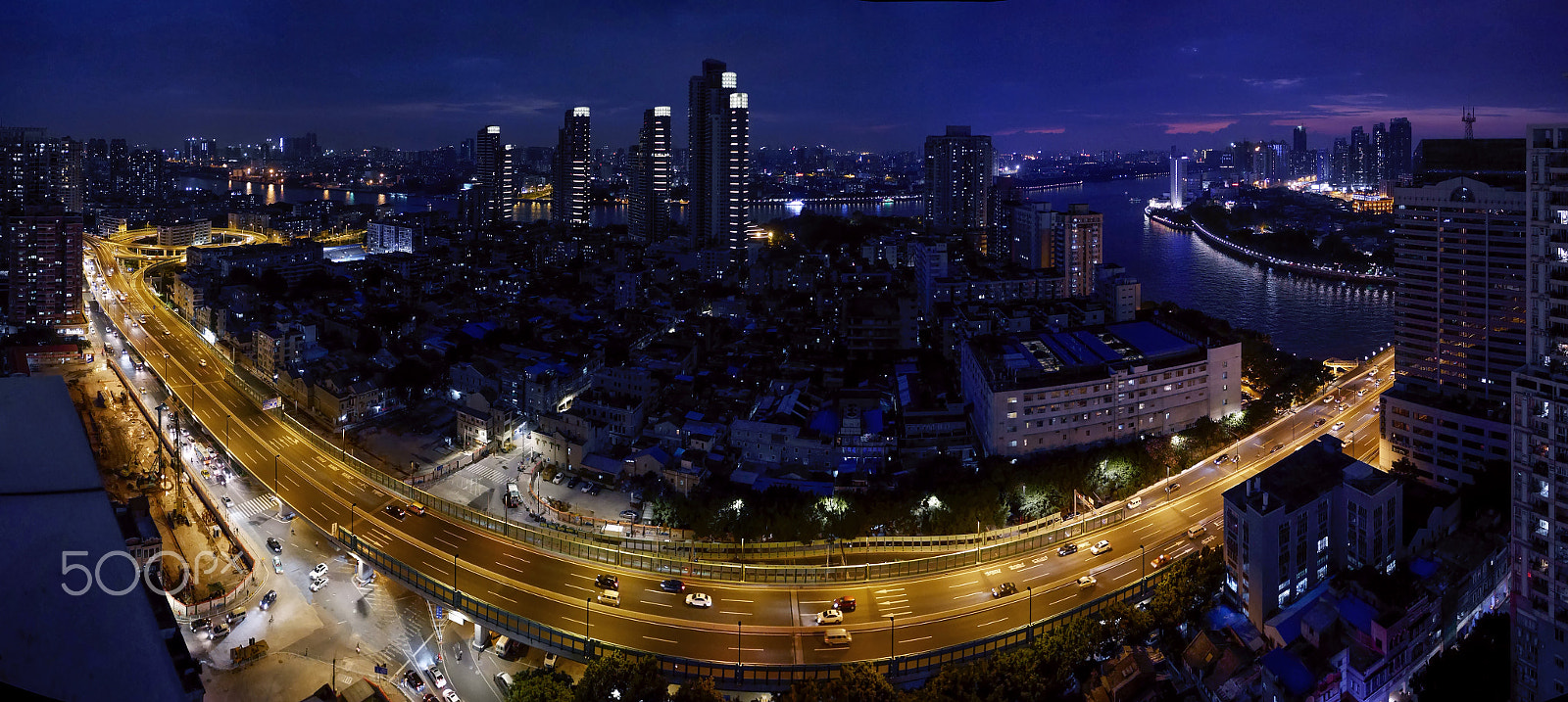 Panasonic Lumix DMC-GX7 + LEICA DG SUMMILUX 15/F1.7 sample photo. Elevated road panorama photography