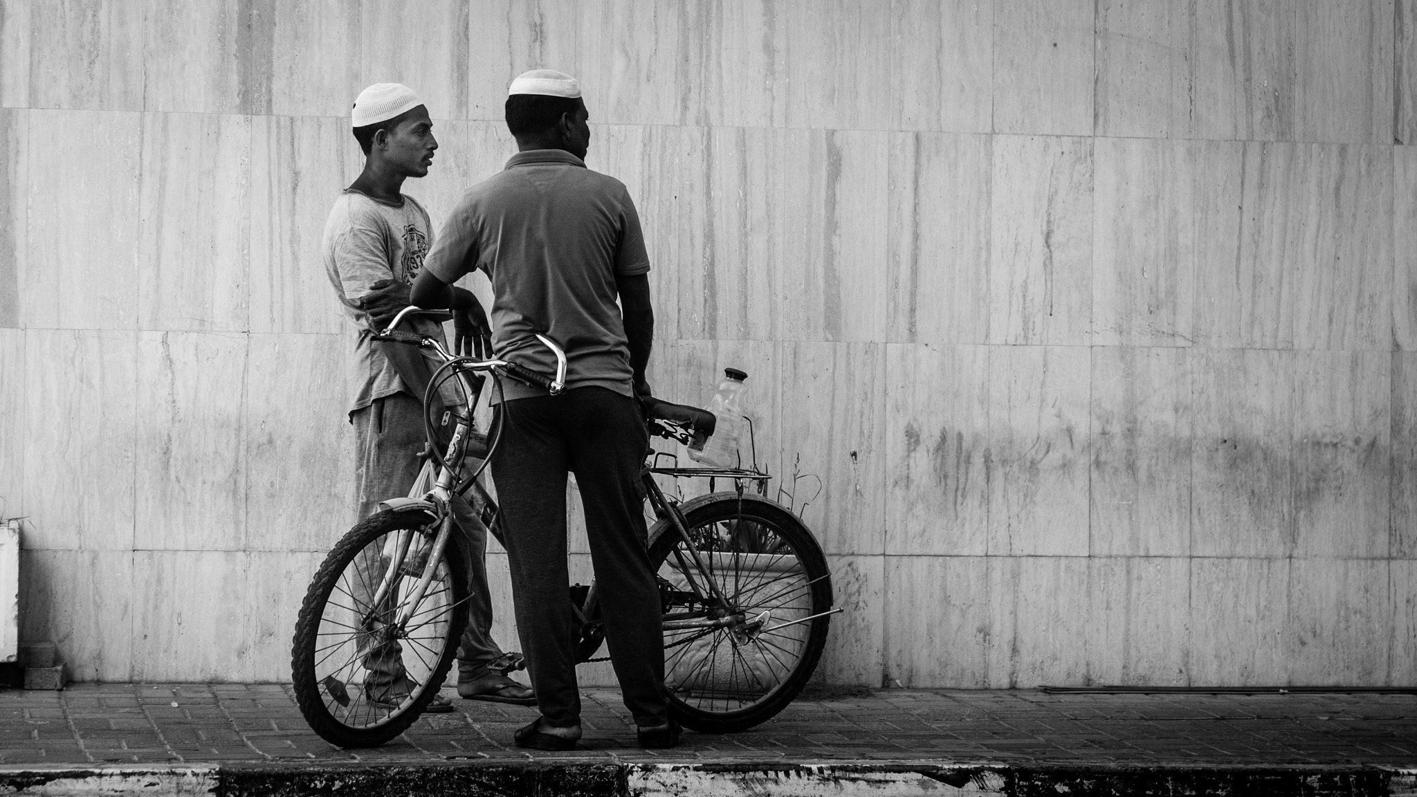 Nikon D60 sample photo. I wonder what they are looking at photography