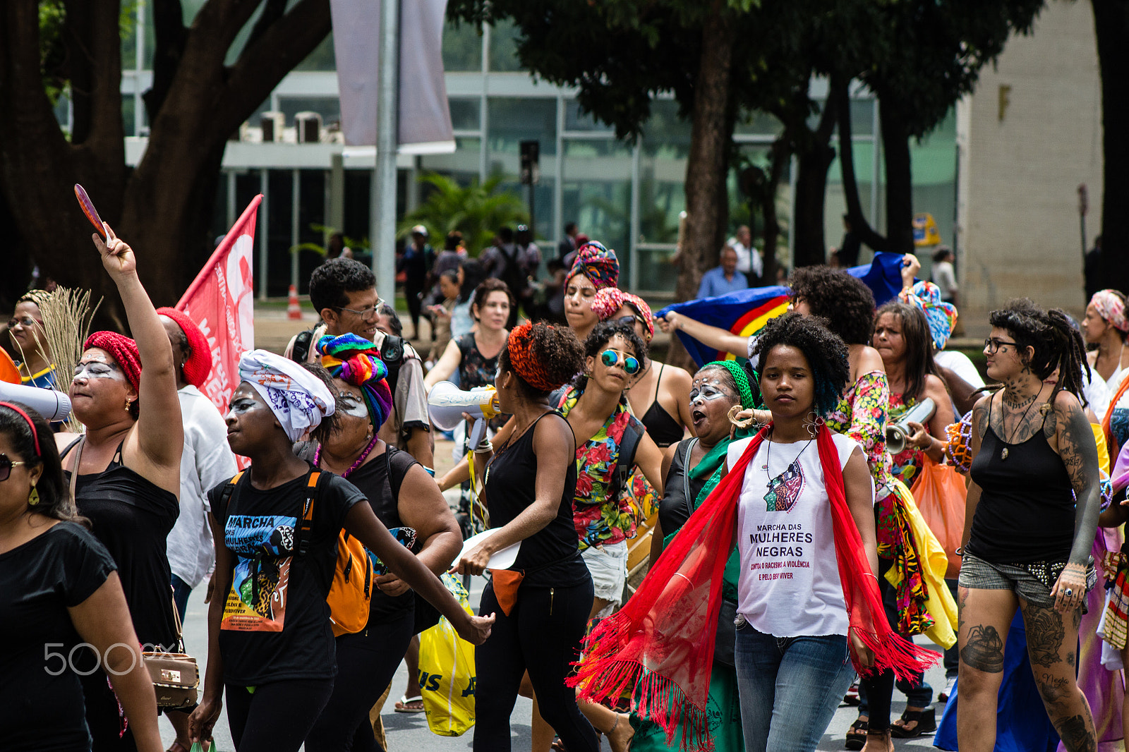 Canon EOS 100D (EOS Rebel SL1 / EOS Kiss X7) + EF75-300mm f/4-5.6 sample photo. Women march for civil rights - brasília photography