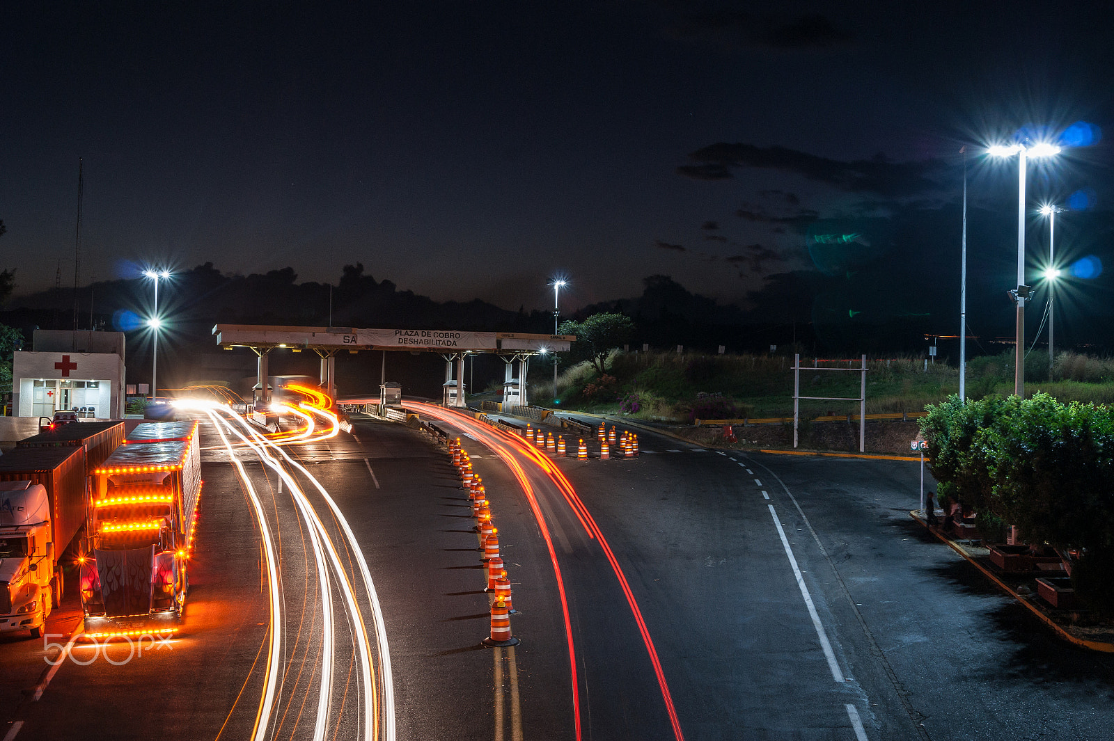 Sony Alpha DSLR-A380 + Sony DT 18-55mm F3.5-5.6 SAM sample photo. Truck stop in the highway photography