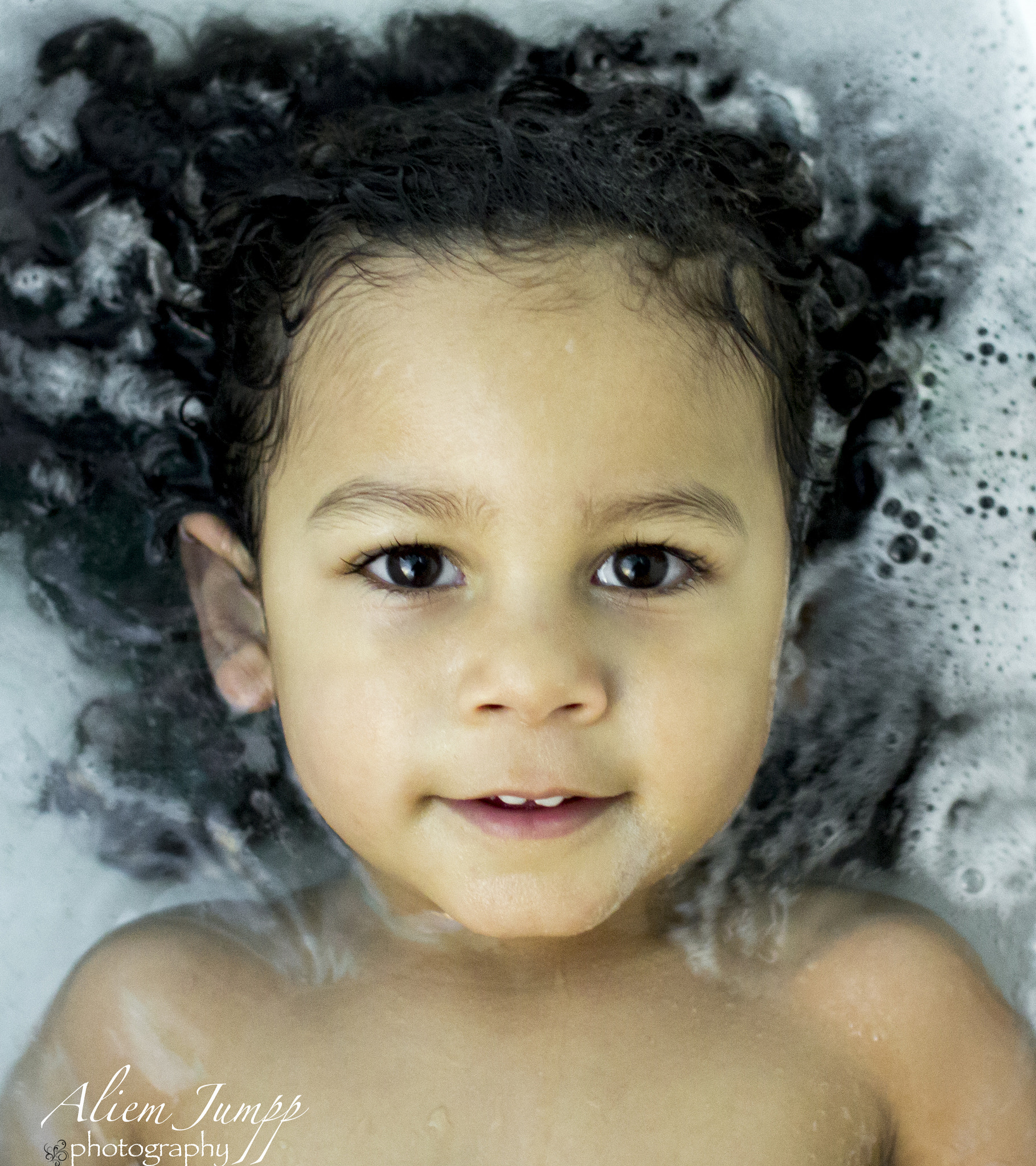 Canon EOS 60D + Canon EF 28mm F1.8 USM sample photo. Floating photography