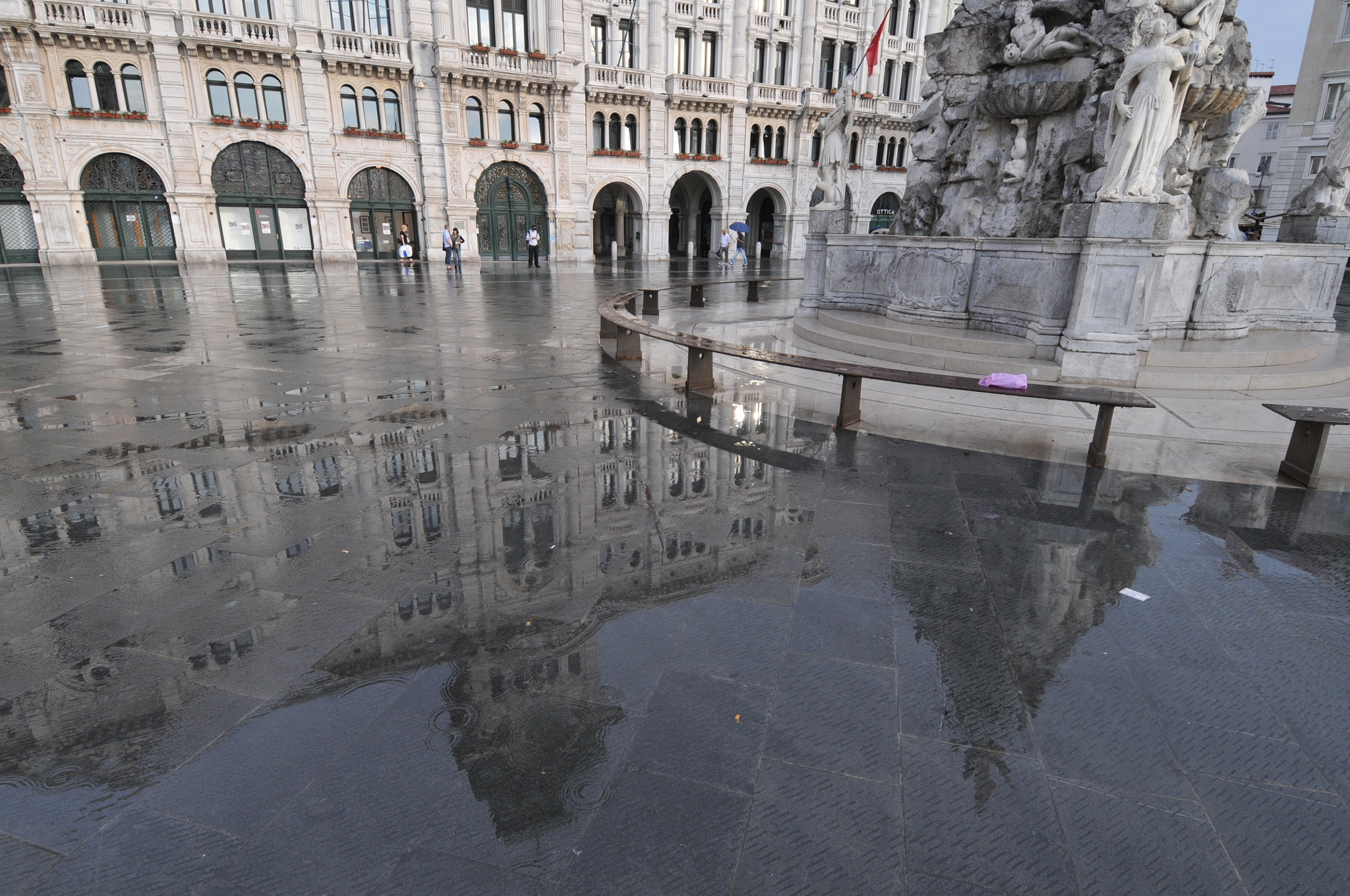 Nikon D300 + Tokina AT-X Pro 12-24mm F4 (IF) DX sample photo. Trieste, italy photography