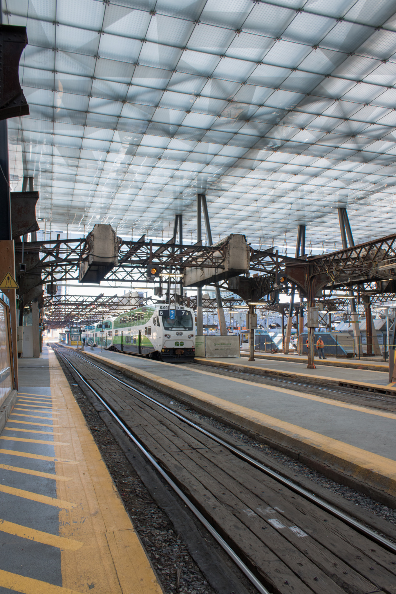 Canon EOS 760D (EOS Rebel T6s / EOS 8000D) sample photo. Go station photography