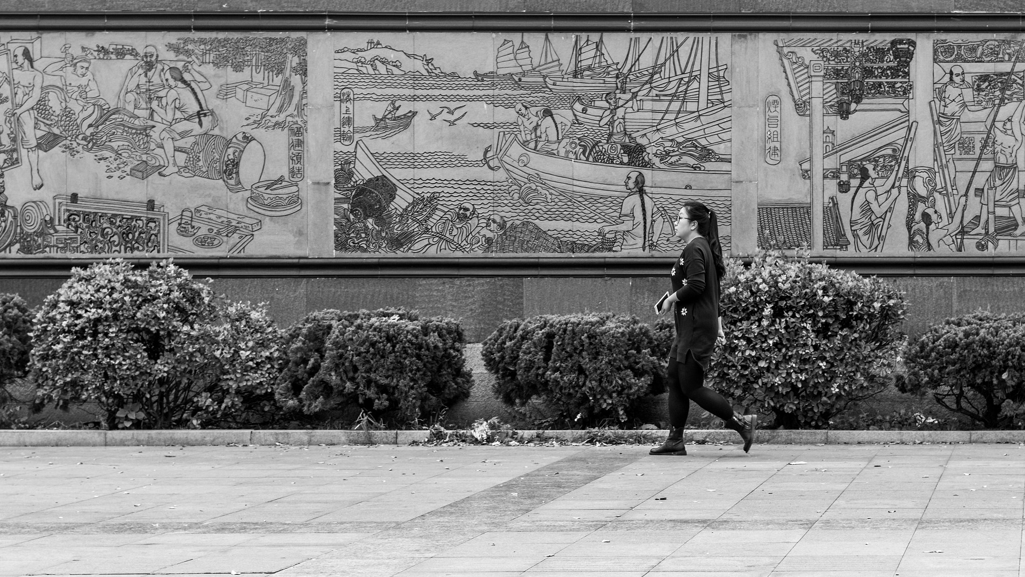 Canon EOS 100D (EOS Rebel SL1 / EOS Kiss X7) + Canon EF 50mm F1.4 USM sample photo. Walking through the history photography