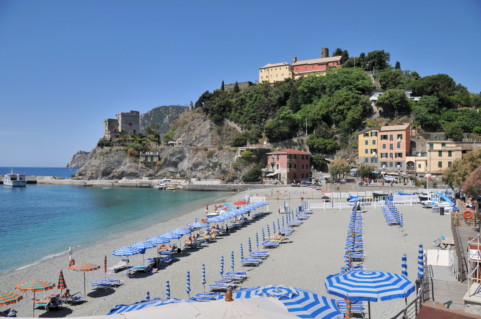 Nikon D300 + Nikon AF-S DX Nikkor 18-200mm F3.5-5.6G IF-ED VR sample photo. Cinque terre, italy photography