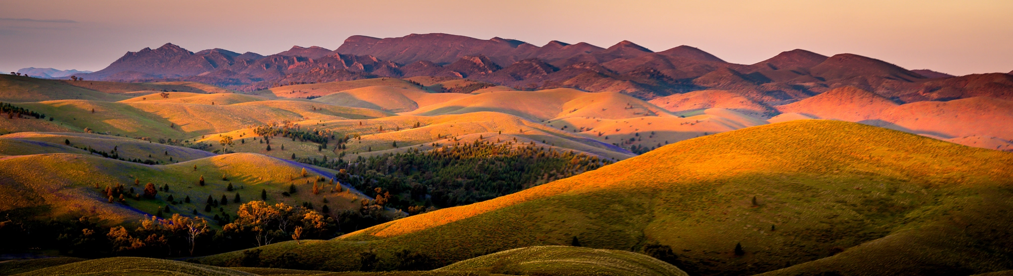 Olympus OM-D E-M5 II + Olympus M.Zuiko Digital ED 40-150mm F2.8 Pro sample photo. Looking south east from stokes hill lookout at sunset photography