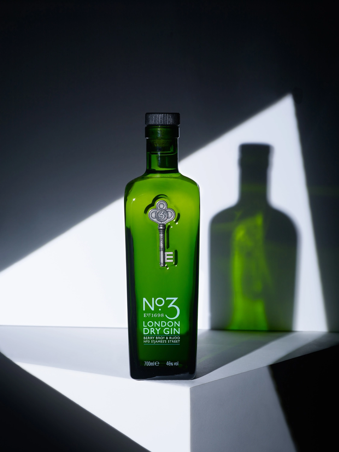 Phase One P30+ sample photo. N°3 london dry gin photography