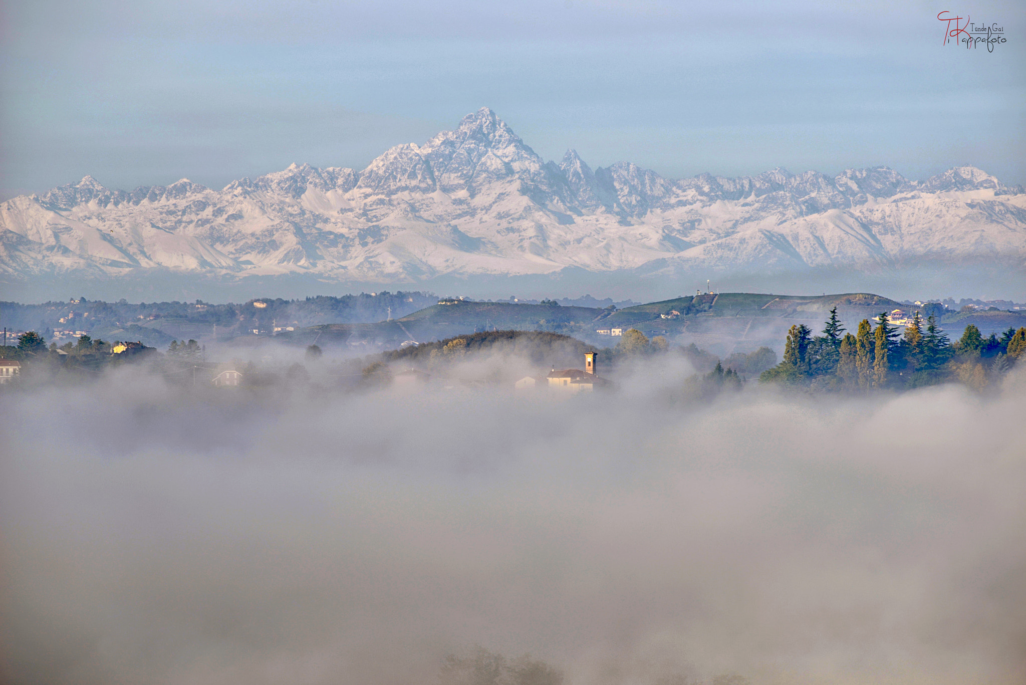 AF Nikkor 28mm f/1.4D sample photo. Frist fog of autumn photography