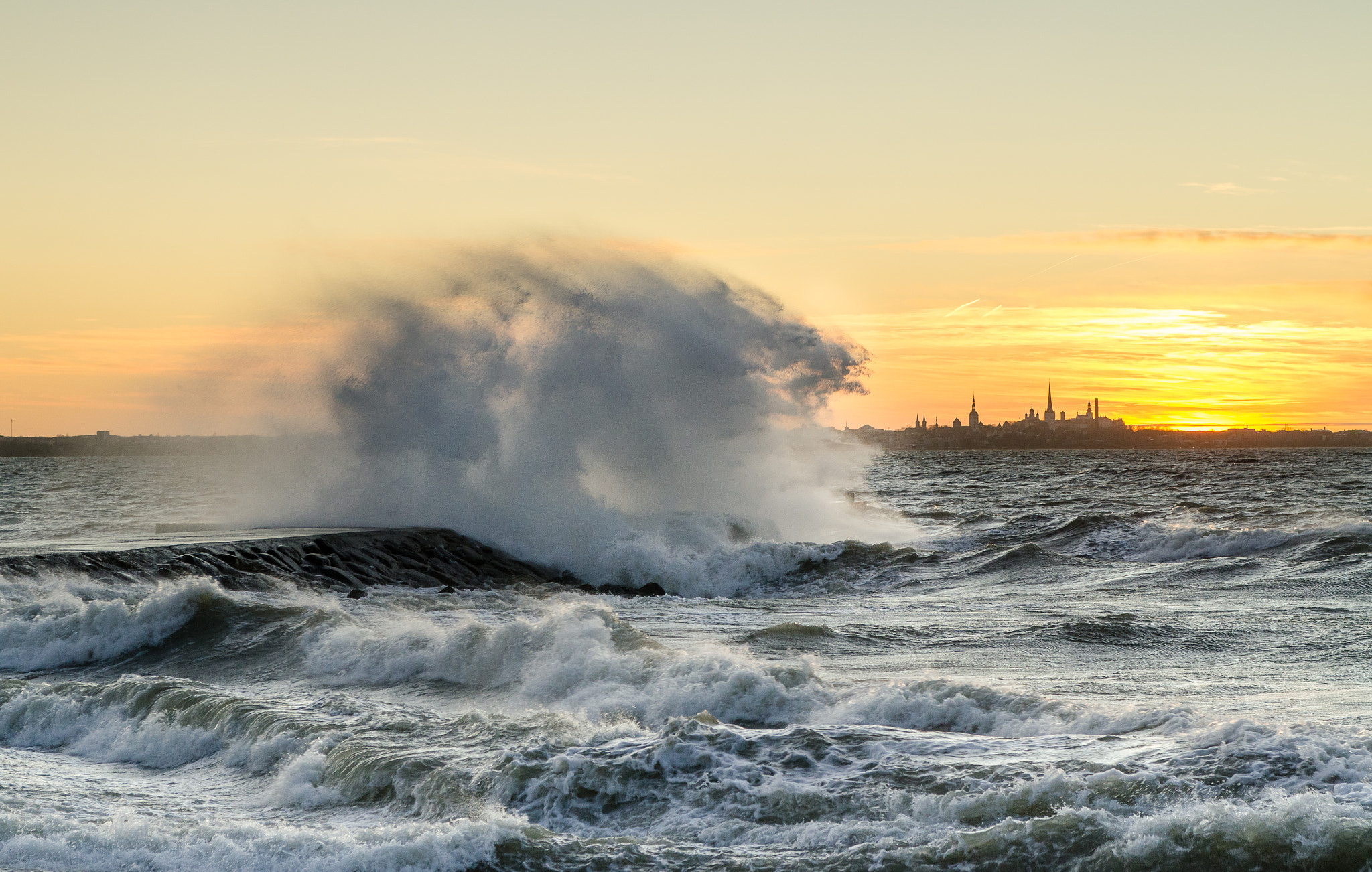 Nikon D7000 + Sigma 24-70mm F2.8 EX DG Macro sample photo. Stormy tallinn photography