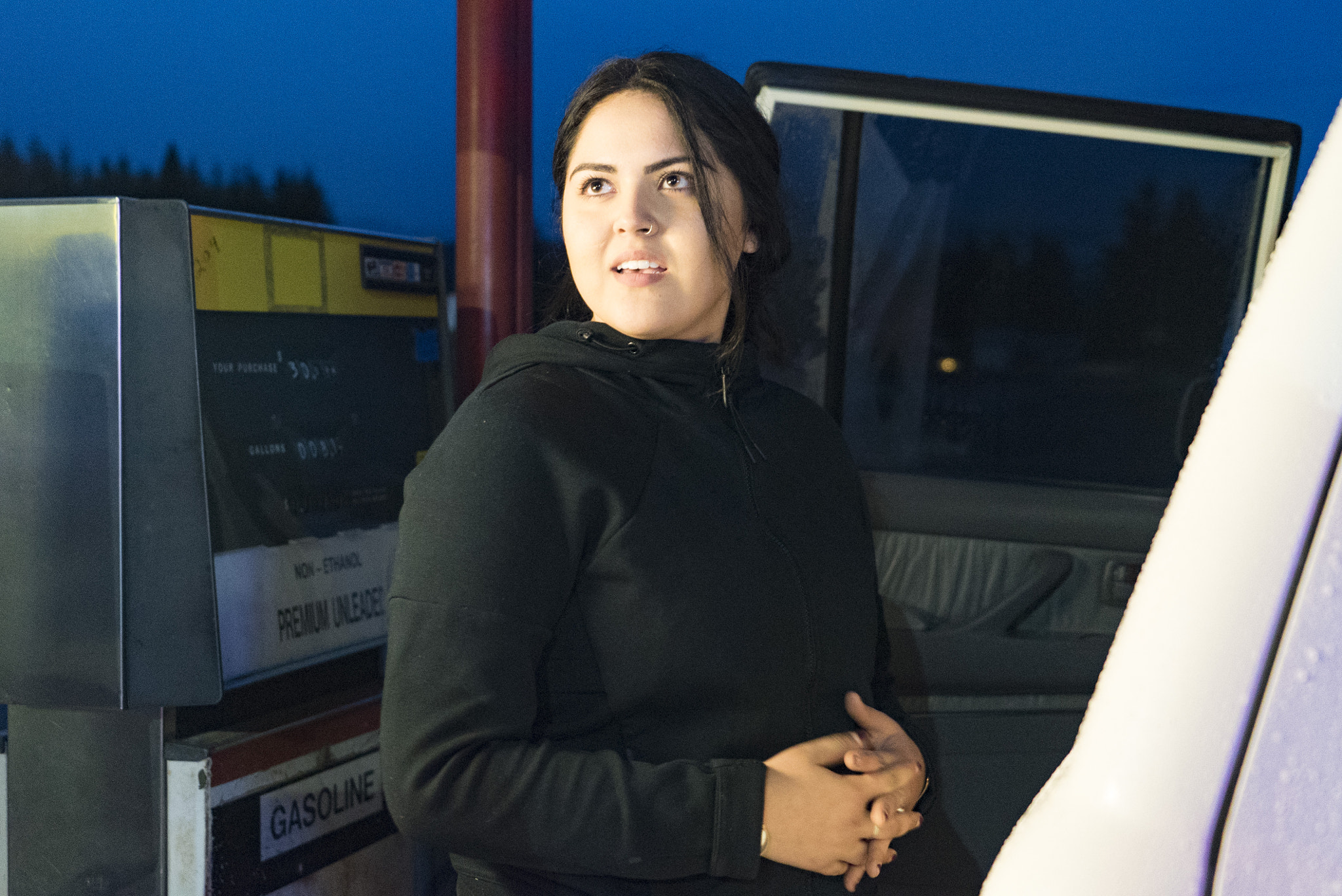 Sony a7S + Sony FE 24-240mm F3.5-6.3 OSS sample photo. The girl on a gas station. oregon. photography