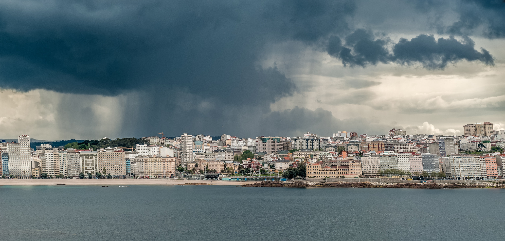 Nikon D80 + Nikon AF-S Nikkor 24-70mm F2.8G ED sample photo. Heavy storm with rain over the city center of a coruña, spain. photography