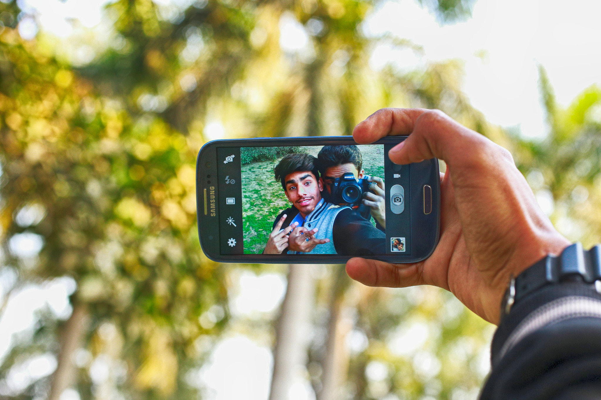 Canon EOS 6D + Canon EF 50mm F2.5 Macro sample photo. Selfie photography