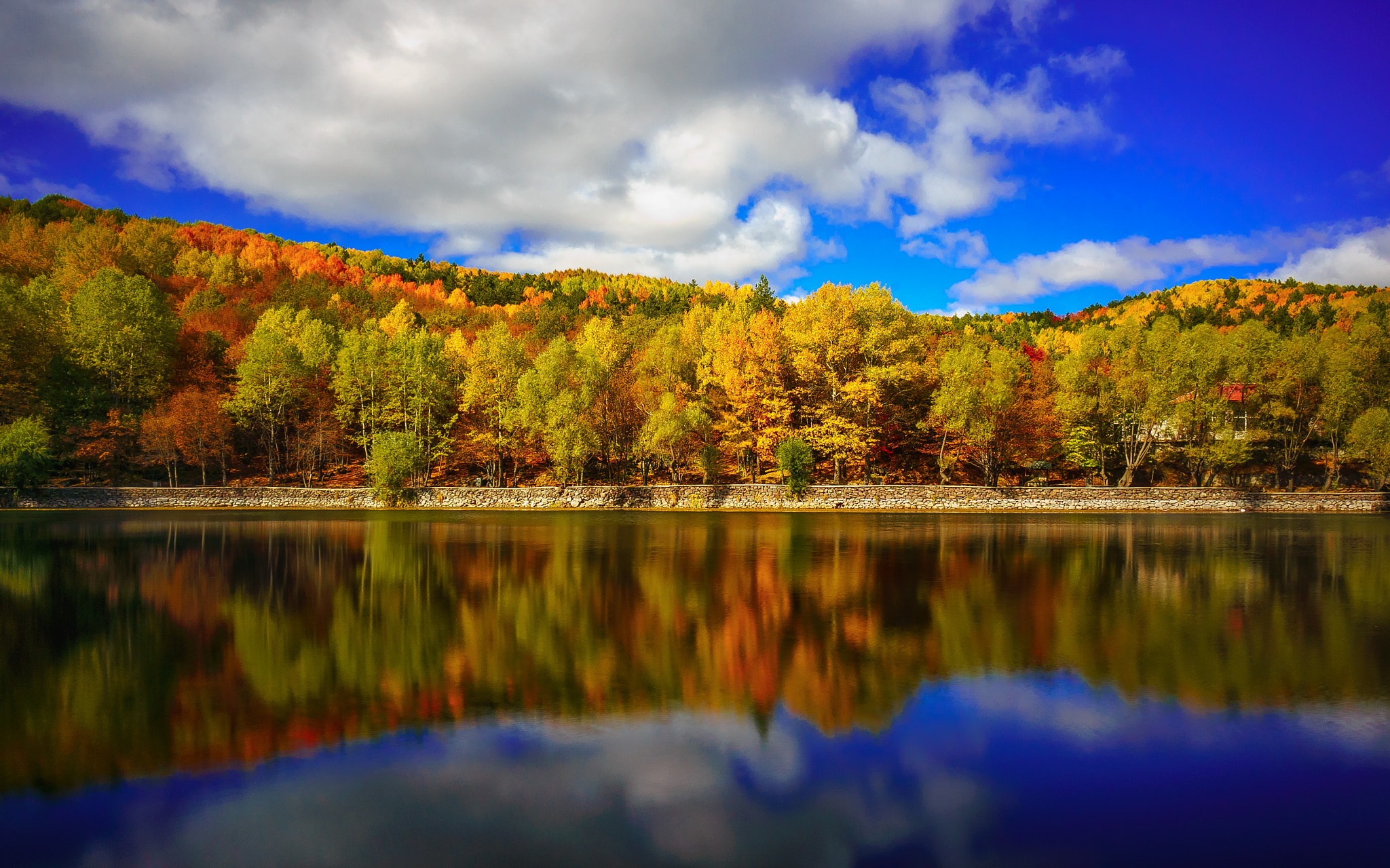 Sony Alpha NEX-5N + Sony E 16mm F2.8 sample photo. Black lake photography