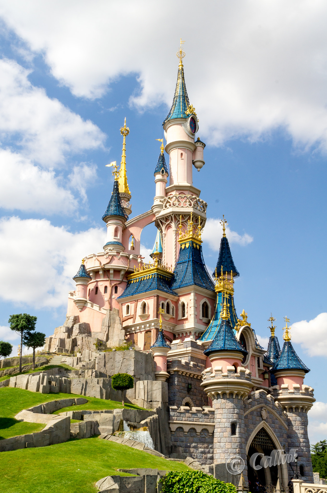 Sony SLT-A55 (SLT-A55V) sample photo. Disney castle photography