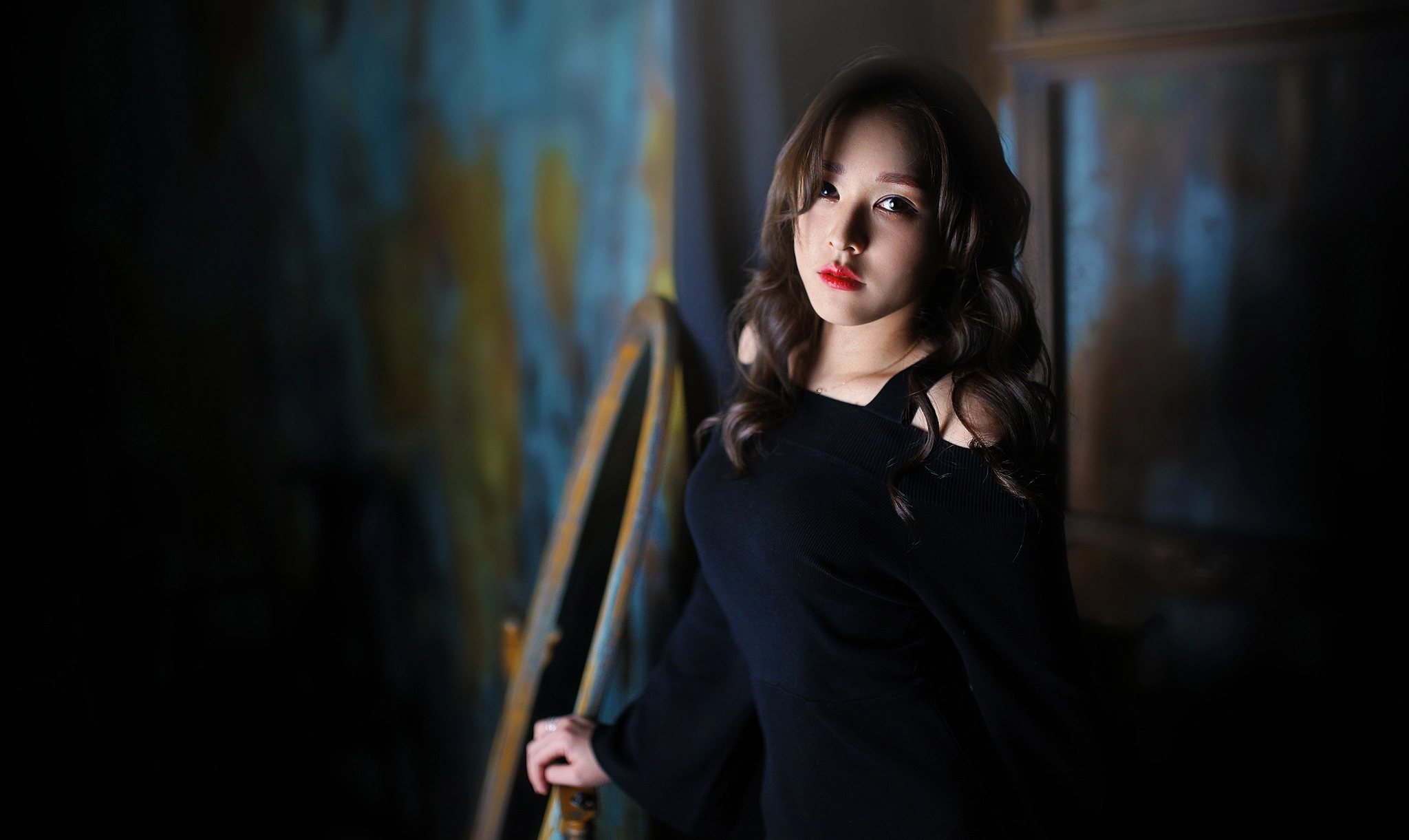 35mm F1.4 sample photo. Lady in black photography