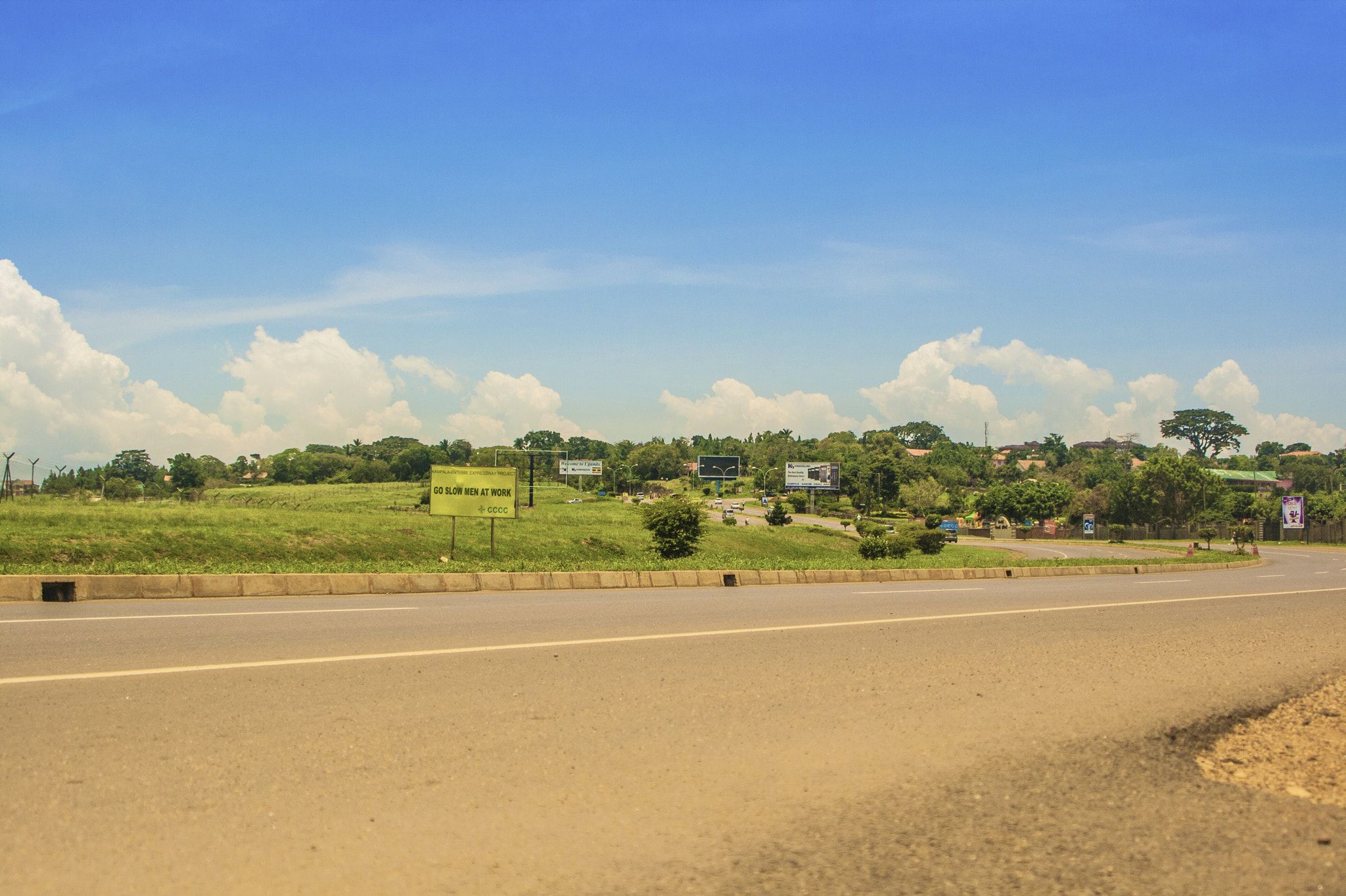 Canon EOS 400D (EOS Digital Rebel XTi / EOS Kiss Digital X) sample photo. Entebbe airport road photography
