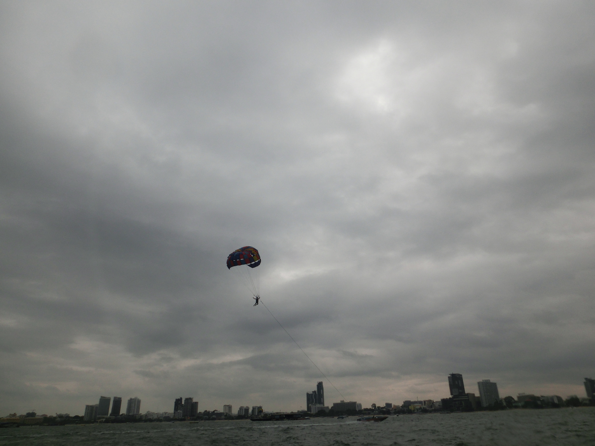 CASIO EX-ZR1000 sample photo. Parasailing @ pattaya thailand photography