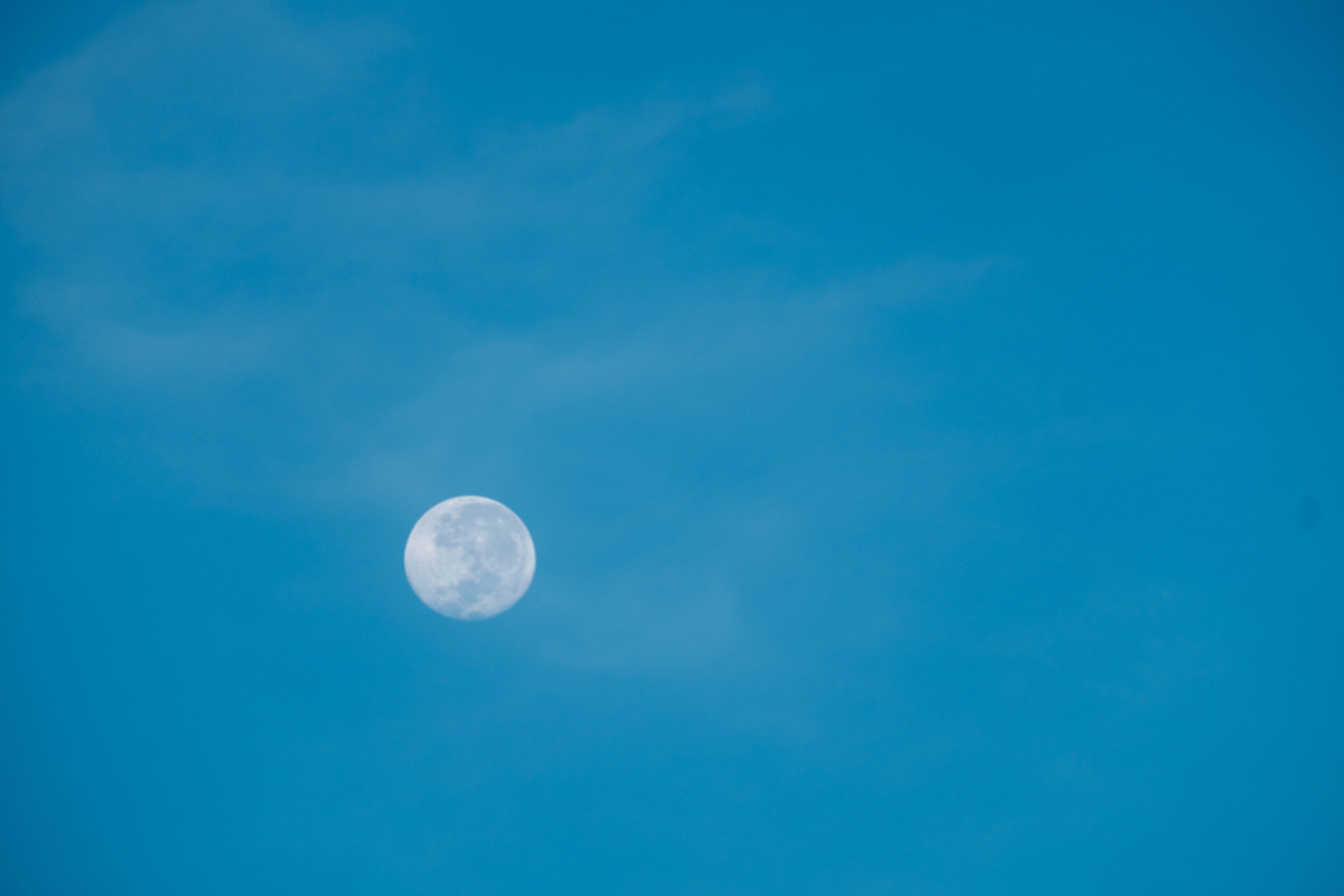 Fujifilm X-T1 + Fujifilm XC 50-230mm F4.5-6.7 OIS II sample photo. The 5:30am moon photography