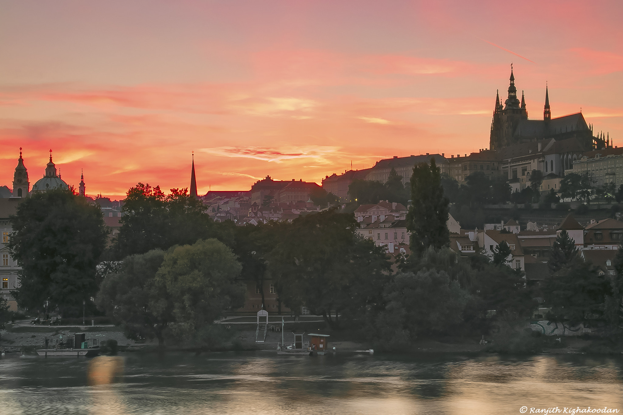 Canon EF-S 18-135mm F3.5-5.6 IS sample photo. Prague castle an evening view photography