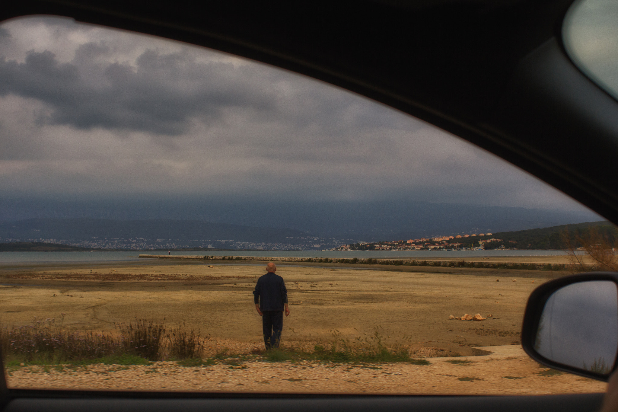 Canon EOS 550D (EOS Rebel T2i / EOS Kiss X4) + Canon EF 28mm F1.8 USM sample photo. The old man and the sea photography